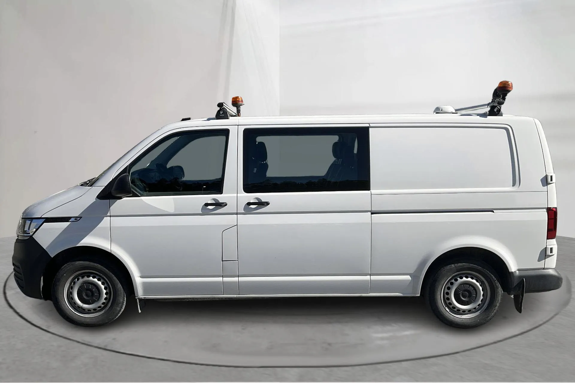 Presentationsfoto 2 av 14: VW Transporter T6 2.0 TDI BMT Skåp 4MOTION (150hk) - 19 215 mil - Manuell - vit - 2021