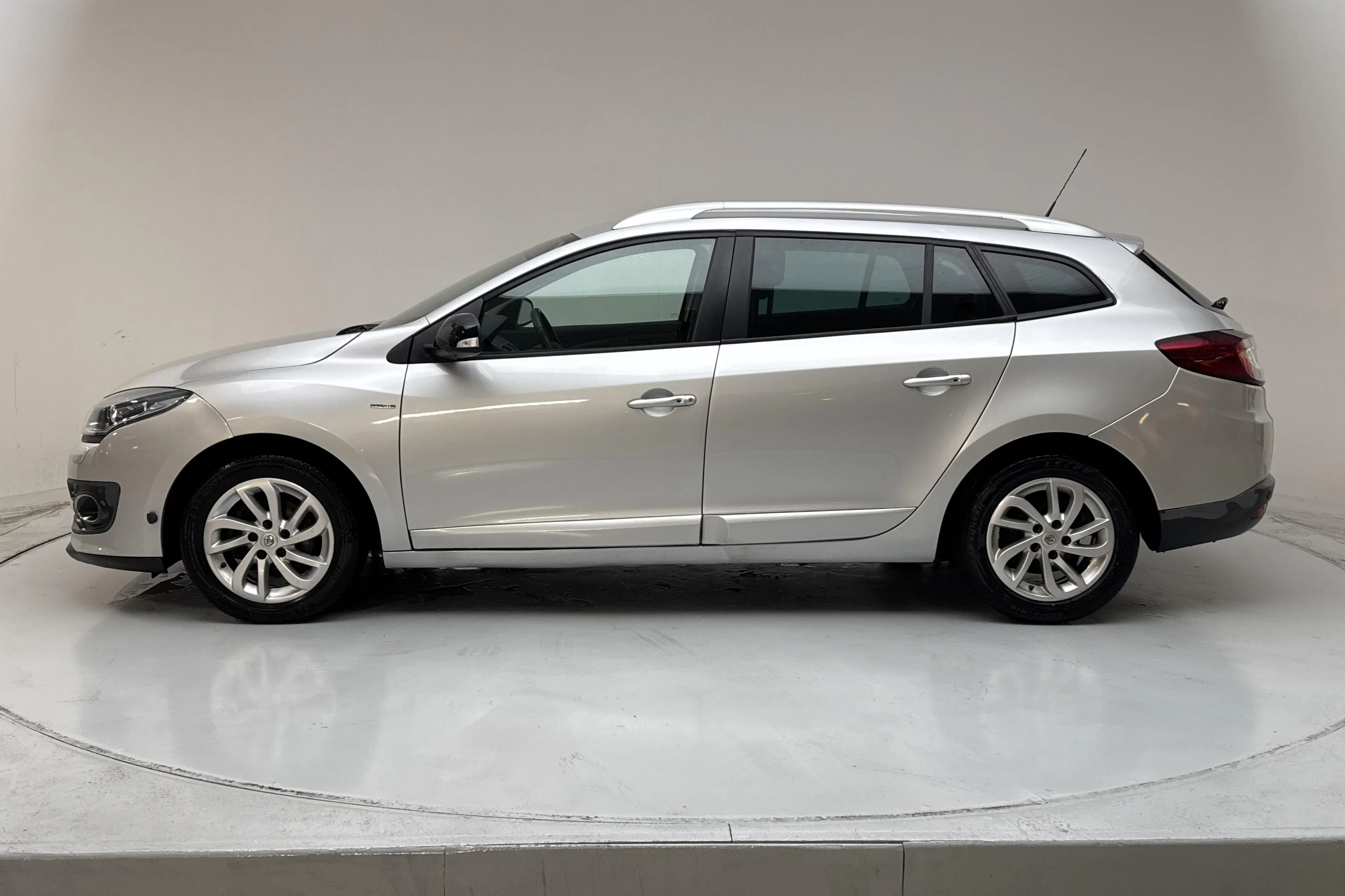 Presentation photo 2 of 12: Renault Mégane Phas III 1.5 dCi Sports Tourer (110hk) - 102 790 km - Manual - silver - 2016