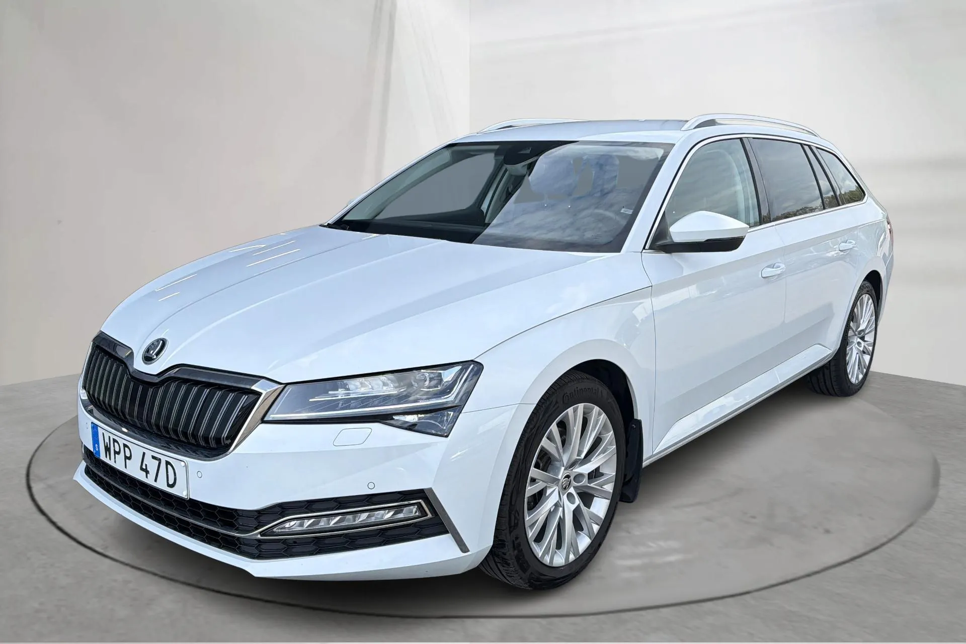 Presentationsfoto 1 av 20: Skoda Superb 1.4 TSI PHEV Kombi (218hk) - 8 273 mil - Automat - vit - 2023