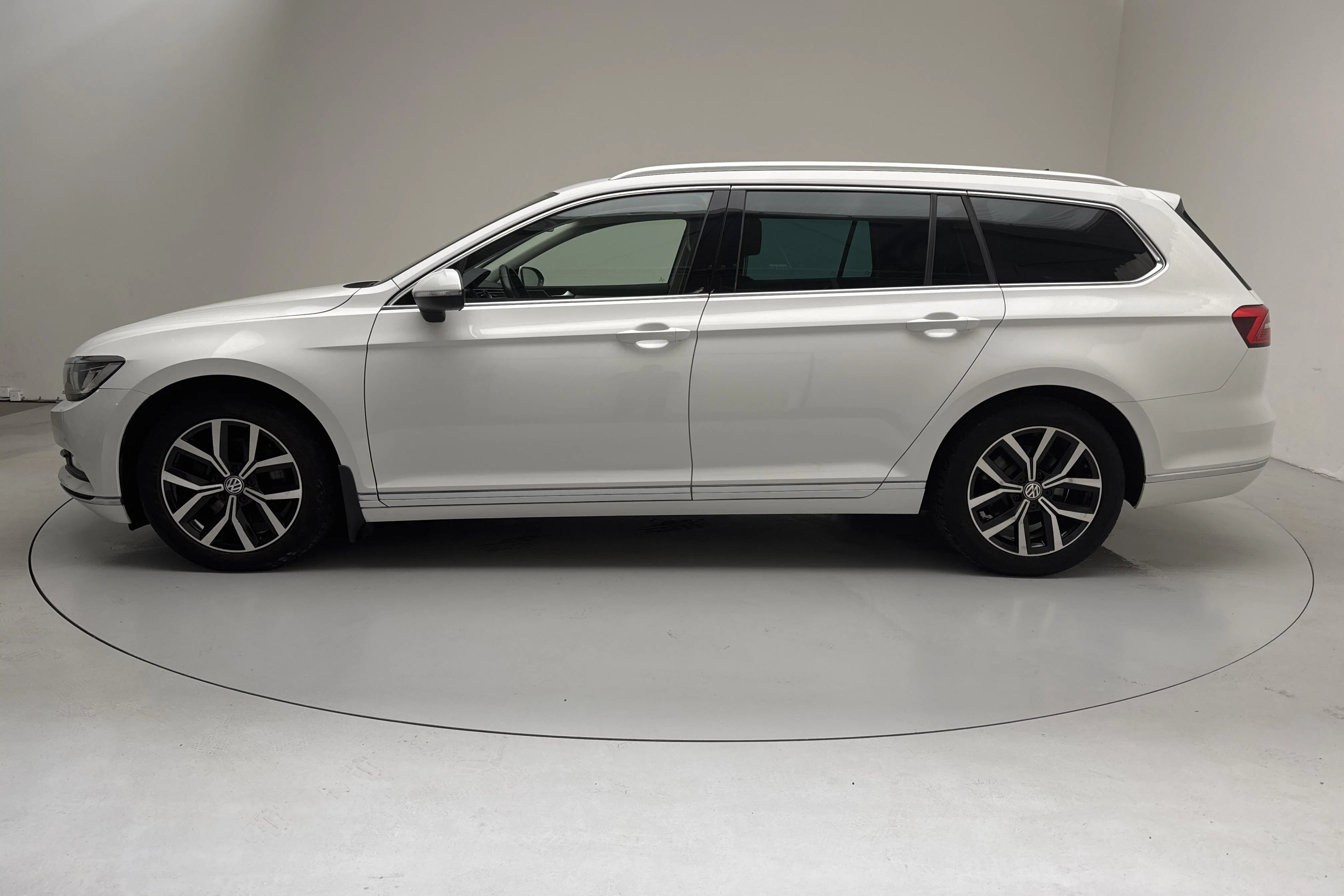 Presentation photo 2 of 14: VW Passat 2.0 TDI Sportscombi (190hk) - 192 490 km - Automatic - white - 2015