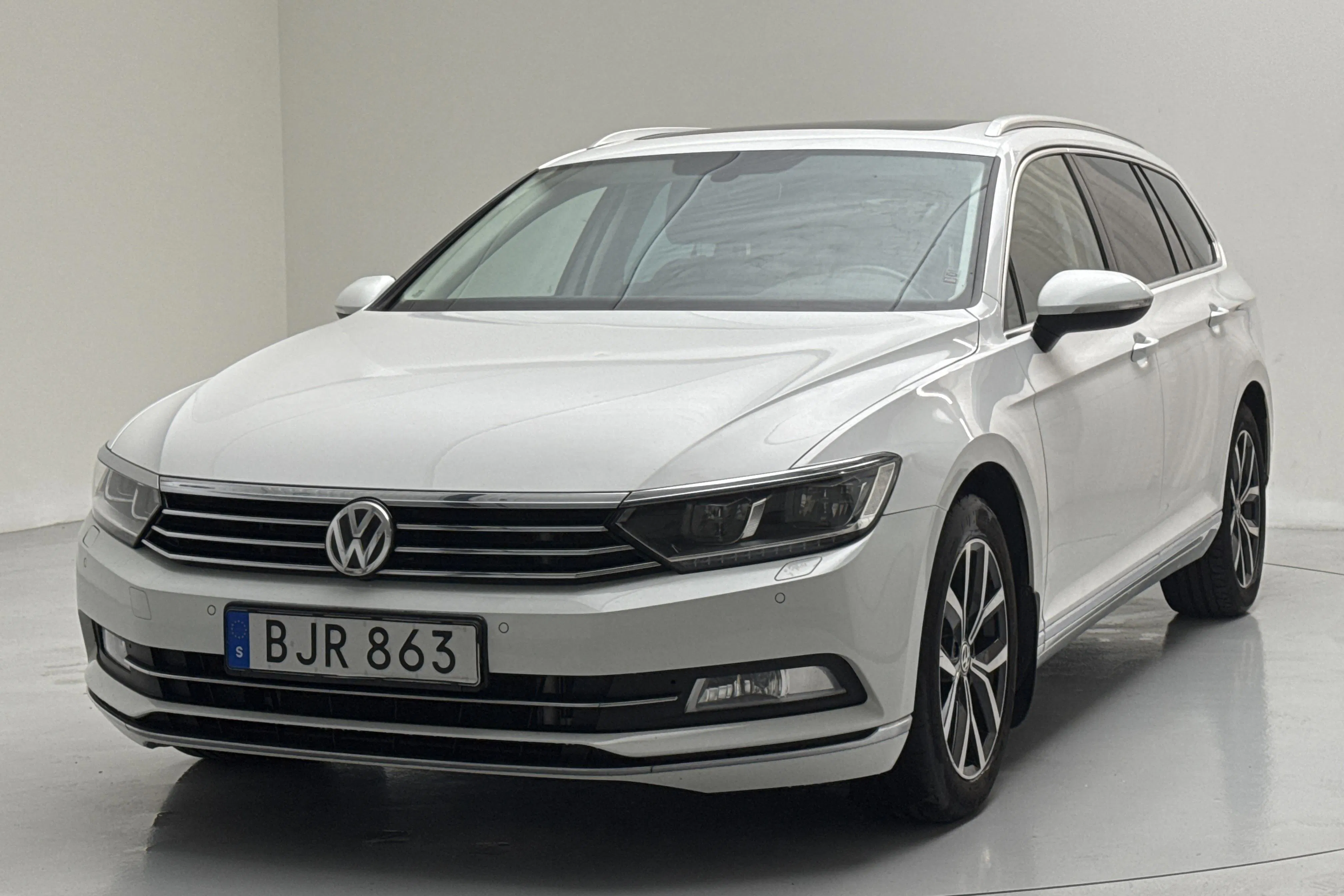 Presentation photo 1 of 14: VW Passat 2.0 TDI Sportscombi (190hk) - 192 490 km - Automatic - white - 2015