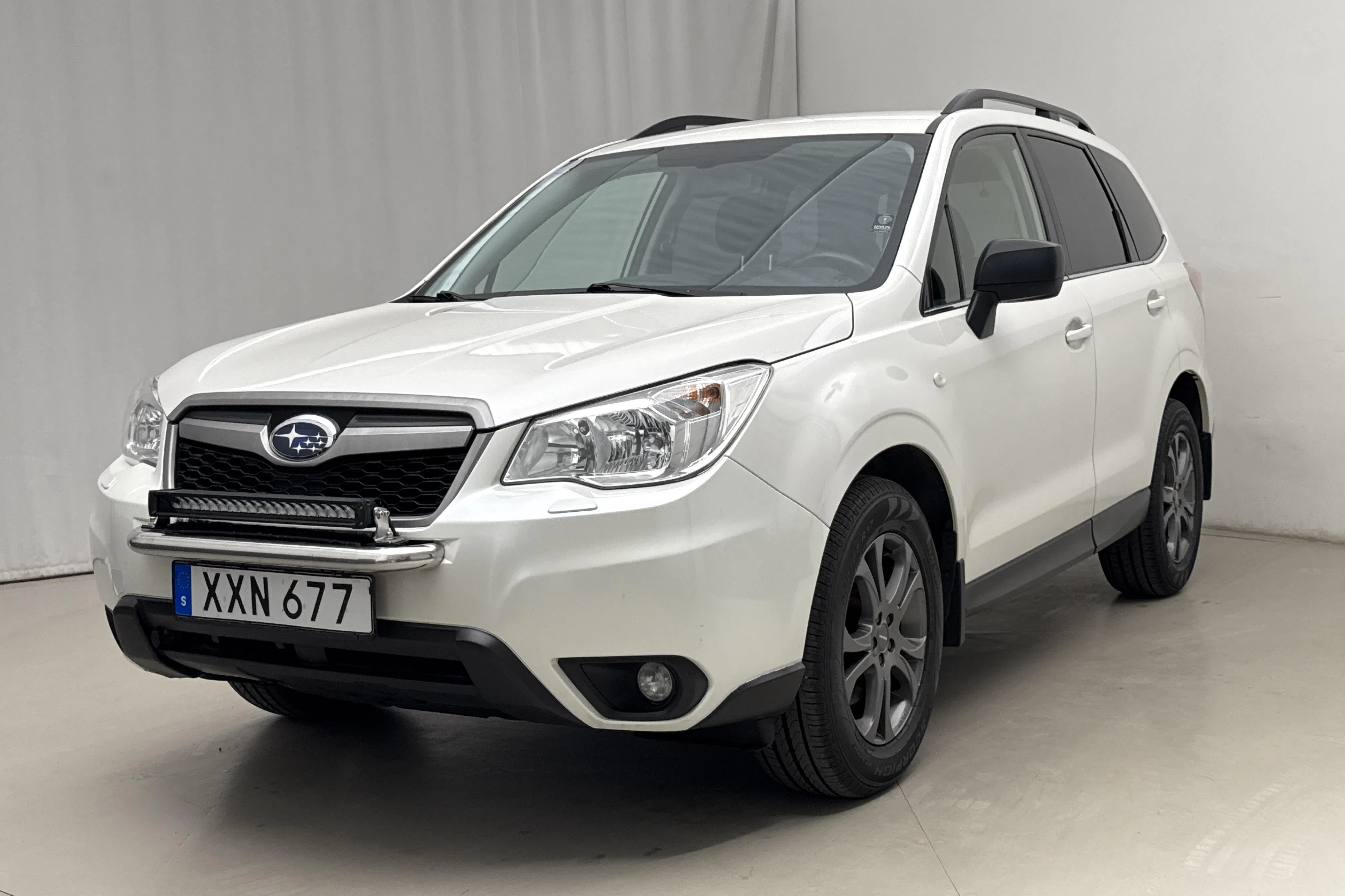 Presentationsfoto 1 av 19: Subaru Forester 2.0D (147hk) - 19 464 mil - Automat - vit - 2015