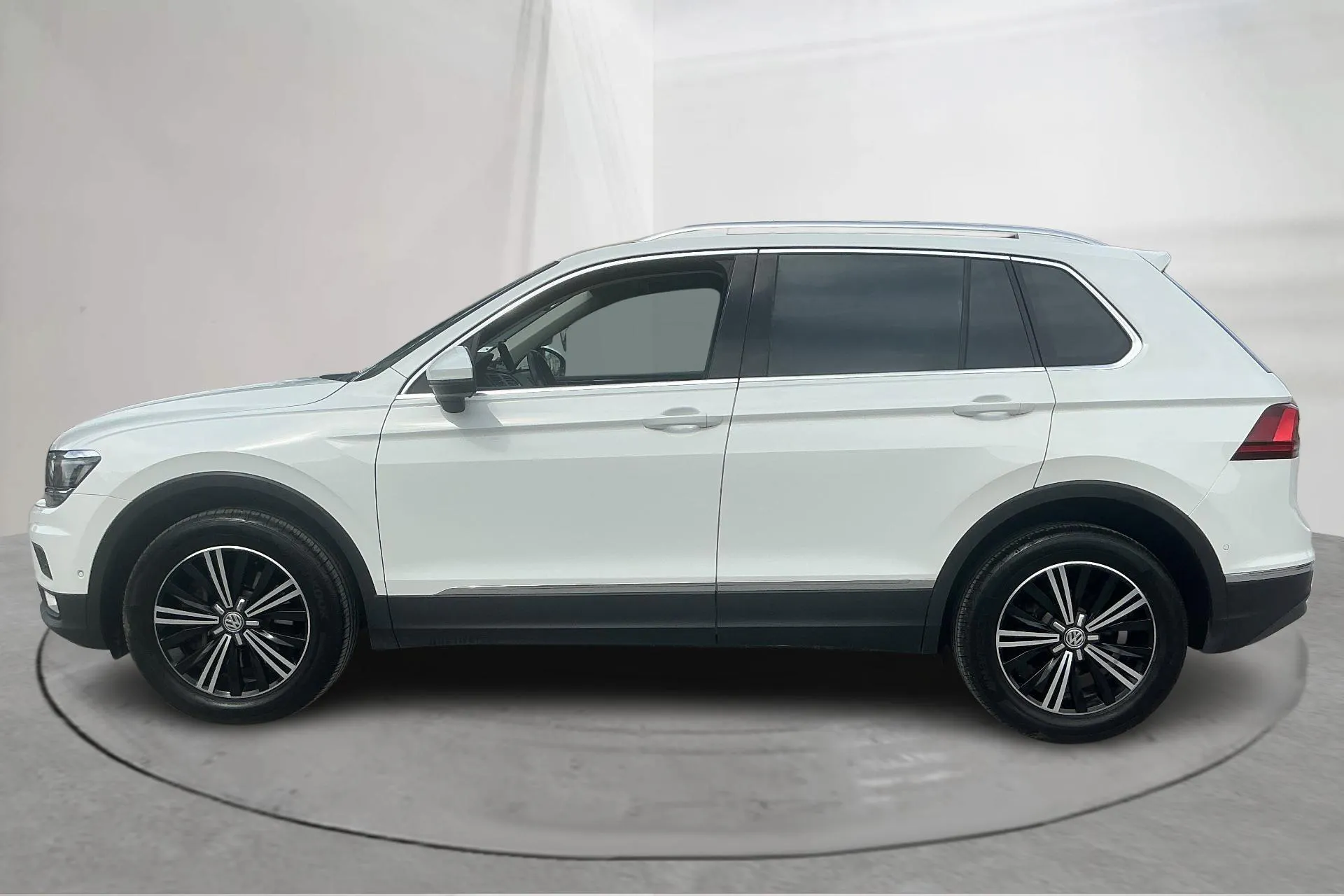 Presentation photo 2 of 16: VW Tiguan 2.0 TDI 4MOTION (190hk) - 150 330 km - Automatic - white - 2017