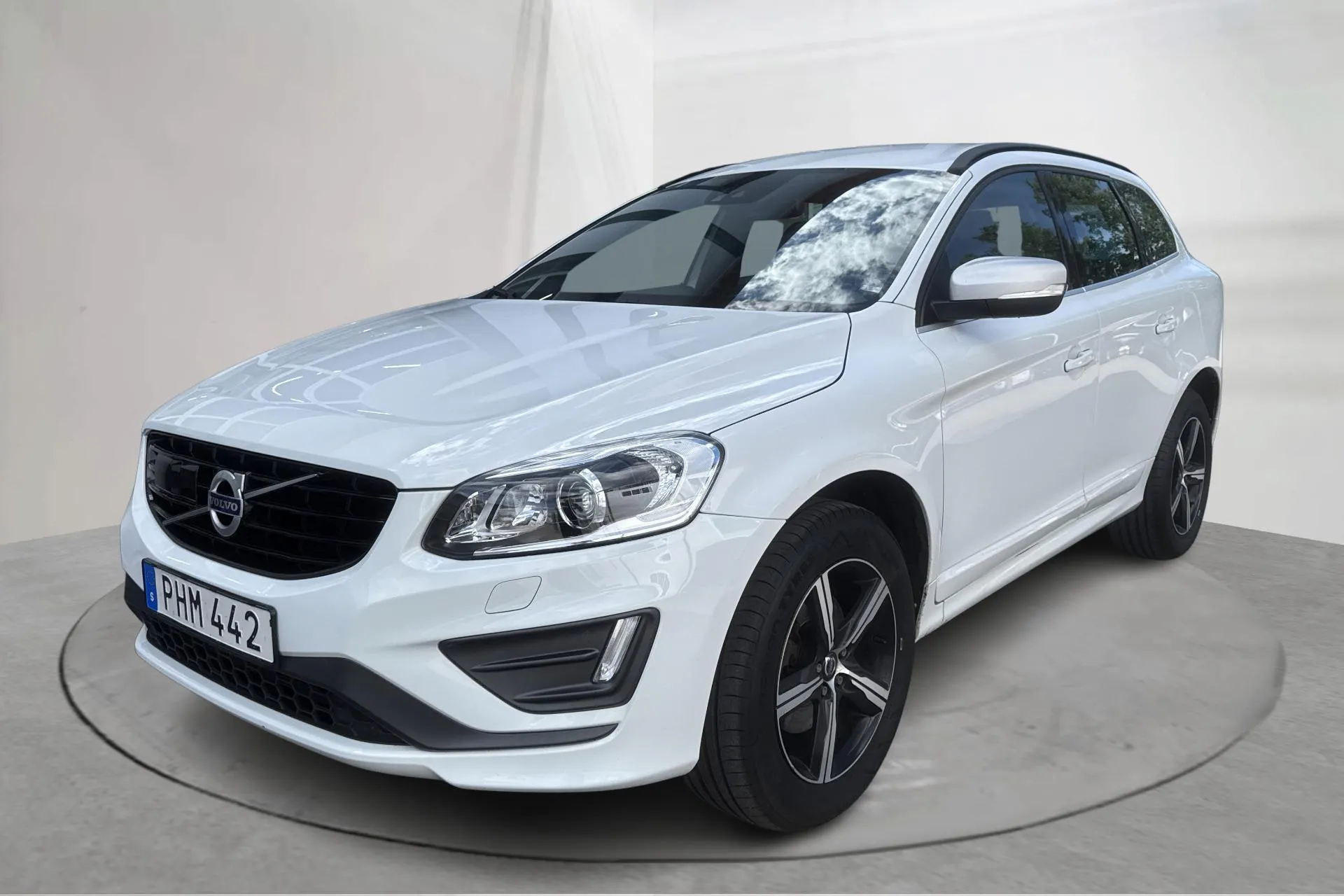 Presentation photo 1 of 15: Volvo XC60 D3 2WD (150hk) - 14 350 Scandinavian mile - Manual - white - 2017