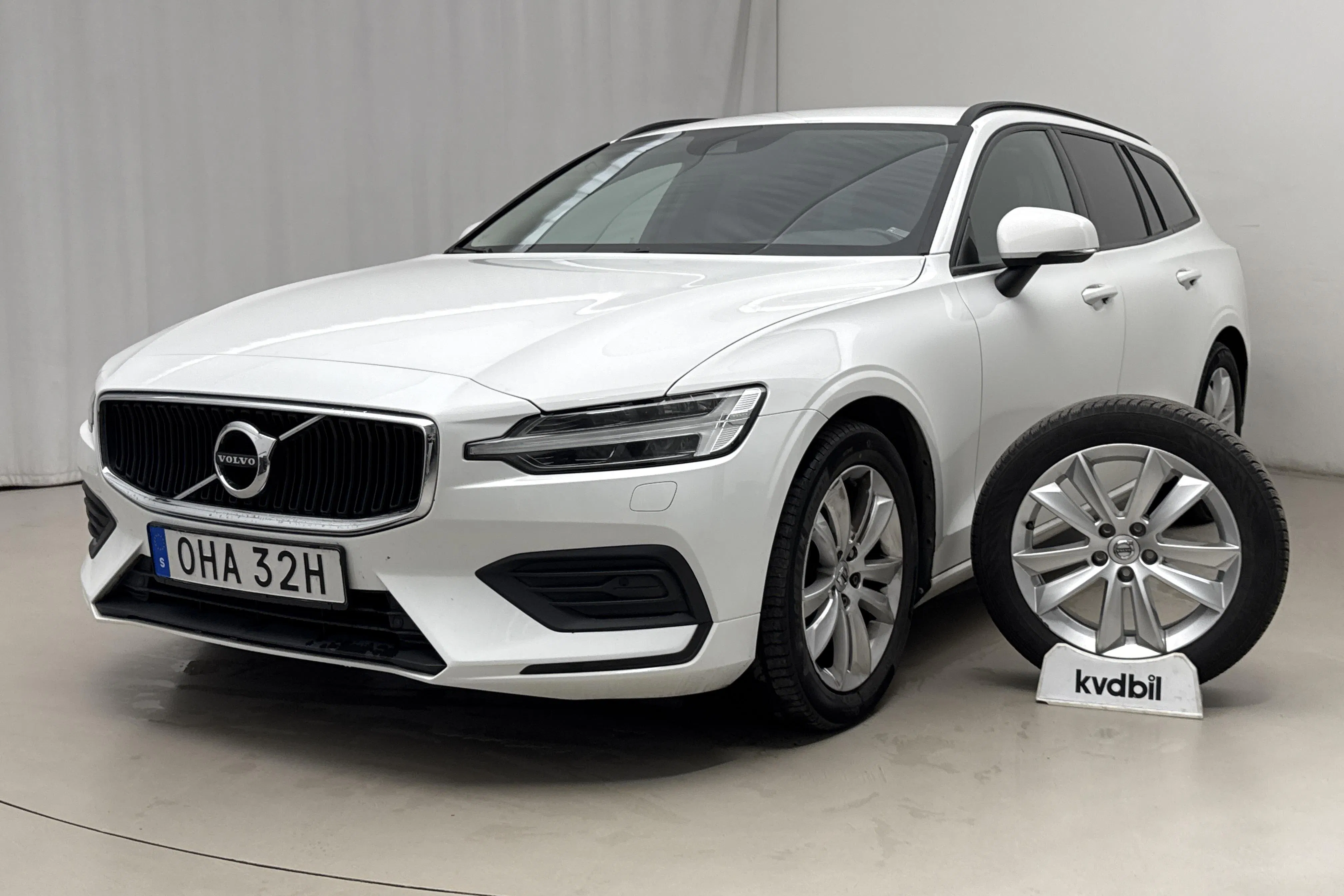 Presentationsfoto 1 av 18: Volvo V60 D3 (150hk) - 15 137 mil - Automat - vit - 2020
