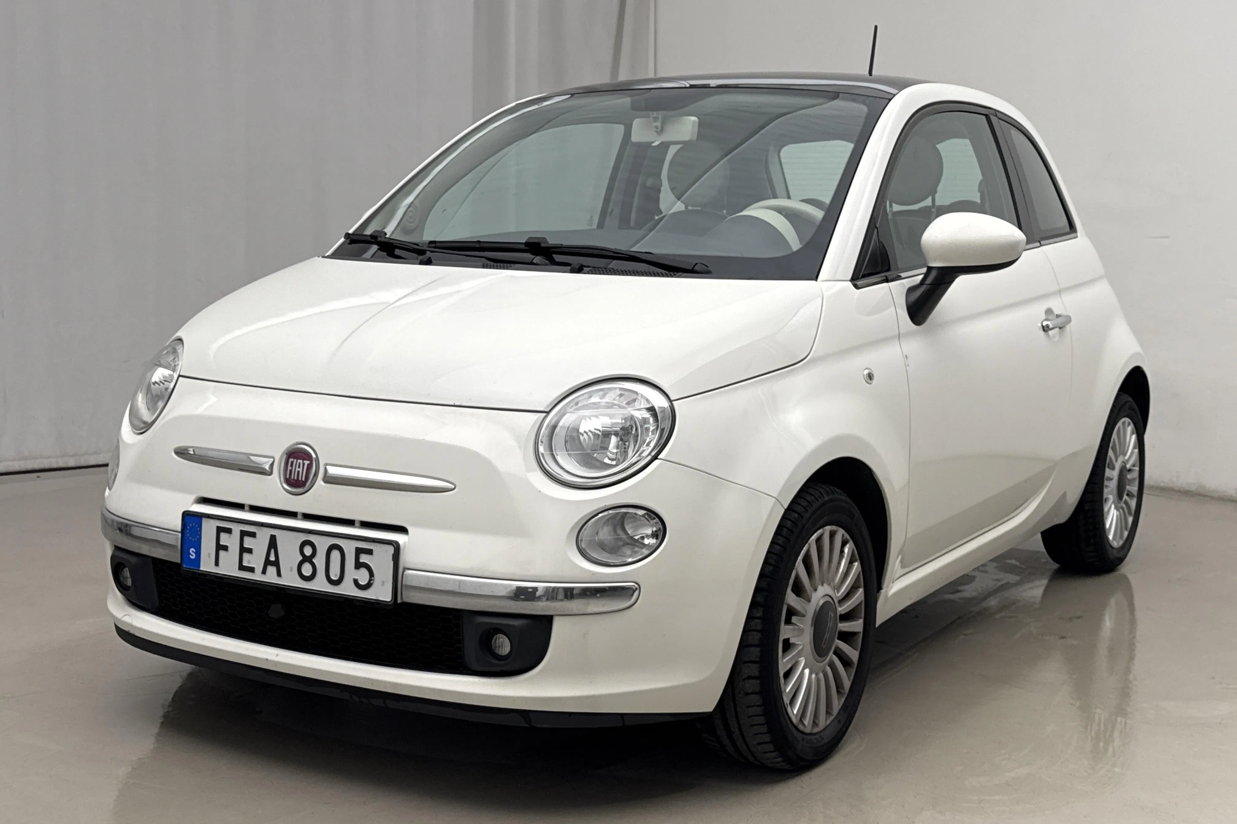 Presentationsfoto 1 av 18: Fiat 500 1.2 (69hk) - 10 902 mil - Manuell - vit - 2014