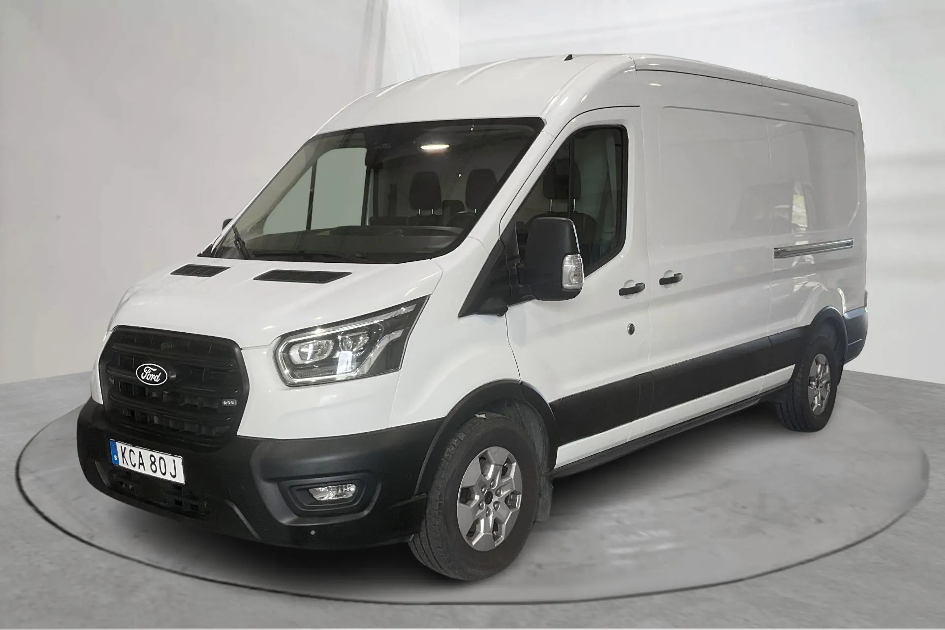 Presentationsfoto 1 av 14: Ford Transit 350 2.0 TDCi 2WD Skåp (165hk) - 5 432 mil - Automat - vit - 2024