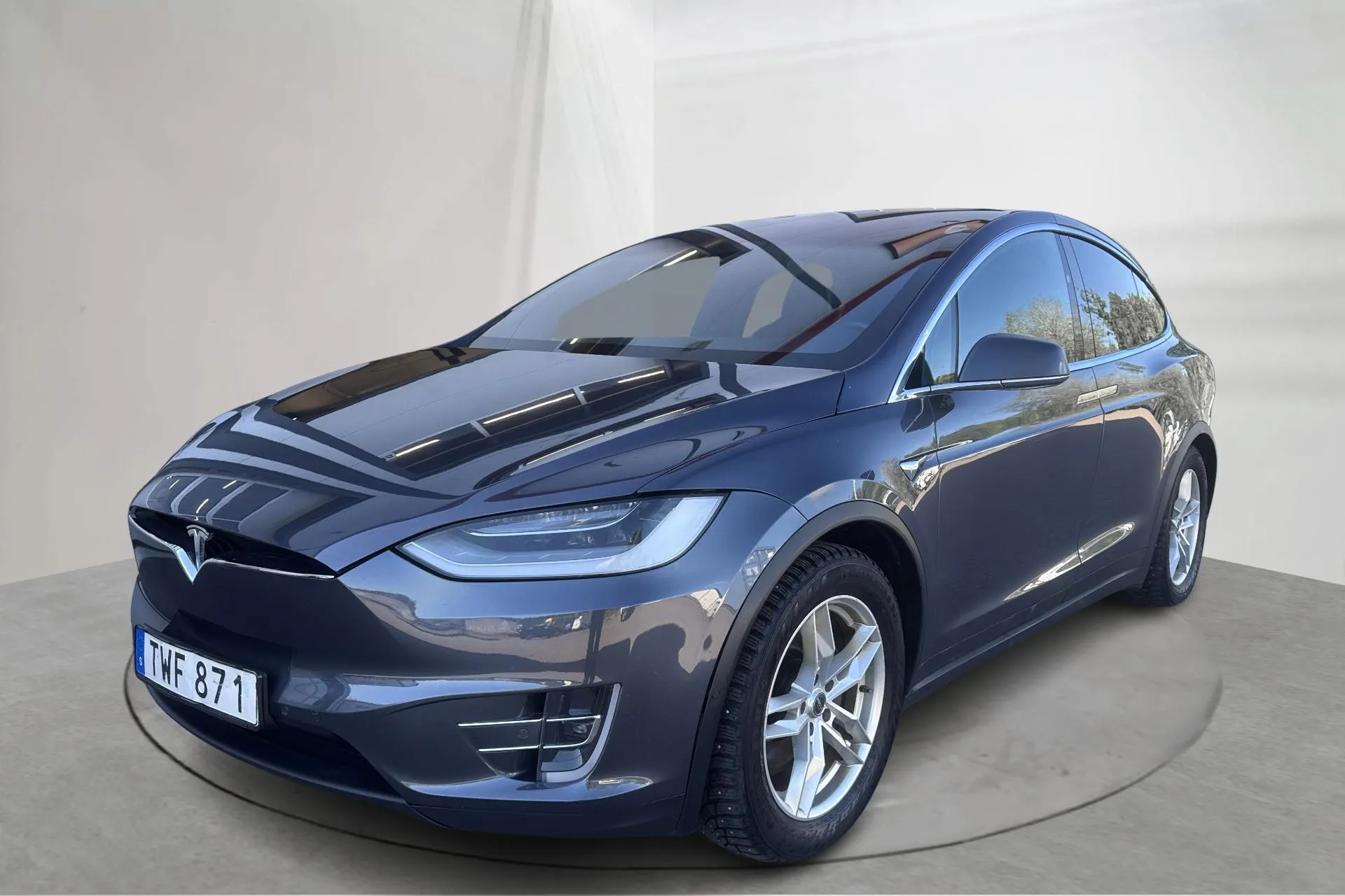 Presentationsfoto 1 av 17: Tesla Model X 100D - 22 703 mil - Automat - svart - 2018