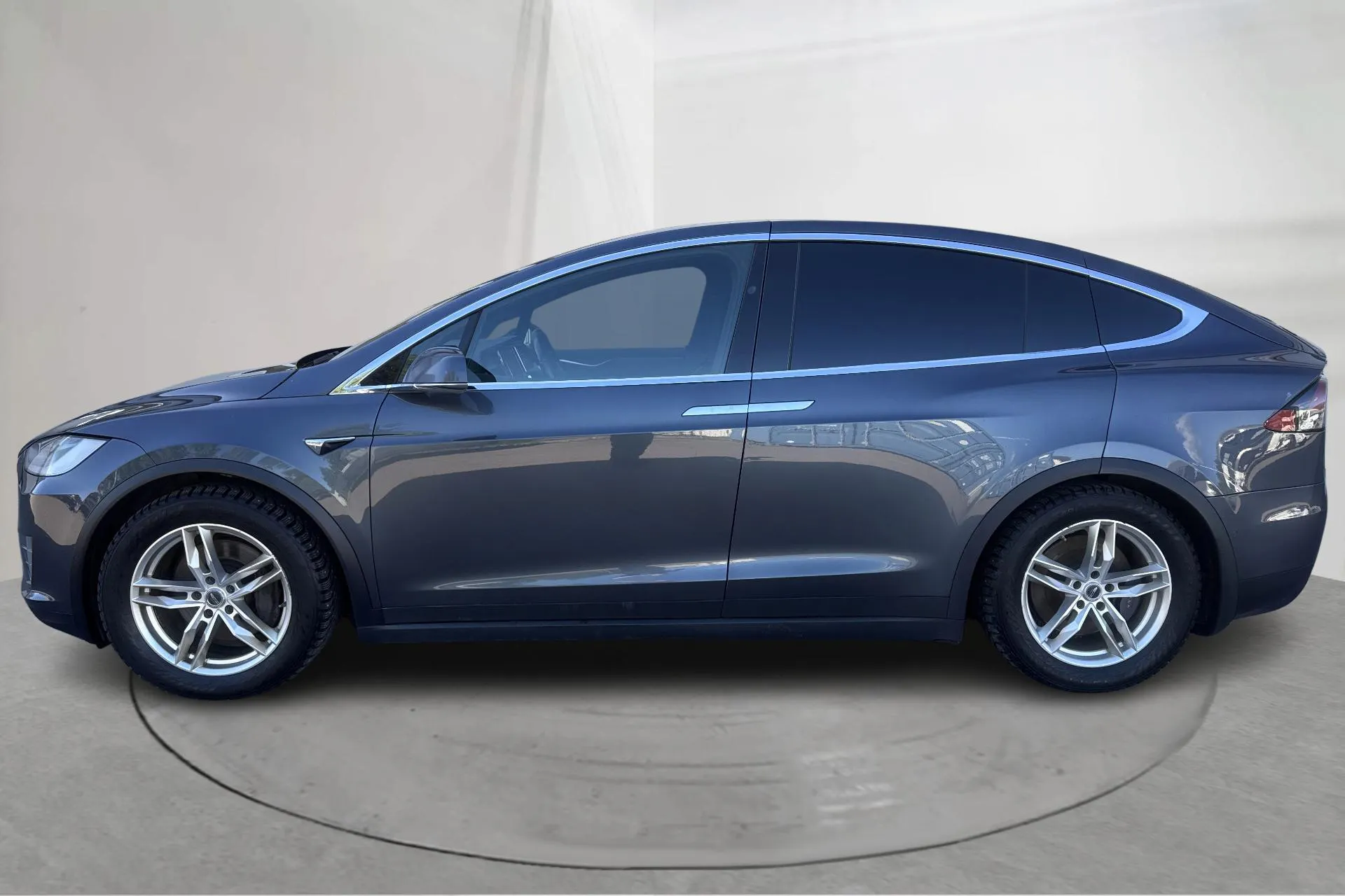 Presentationsfoto 2 av 17: Tesla Model X 100D - 22 703 mil - Automat - svart - 2018