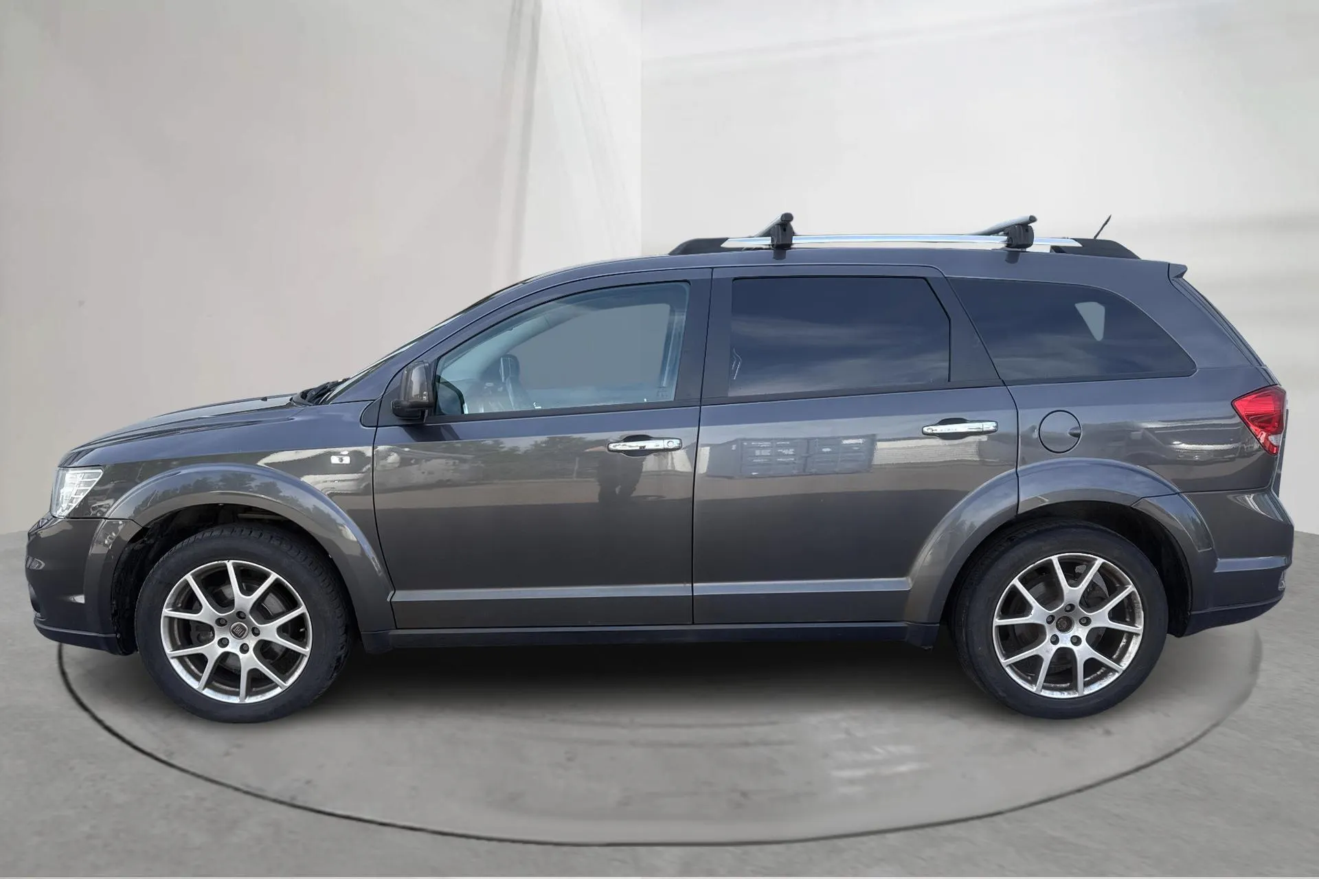 Presentationsfoto 2 av 17: Fiat Freemont 2.0 Multijet AWD (170hk) - 21 819 mil - Automat - grå - 2015