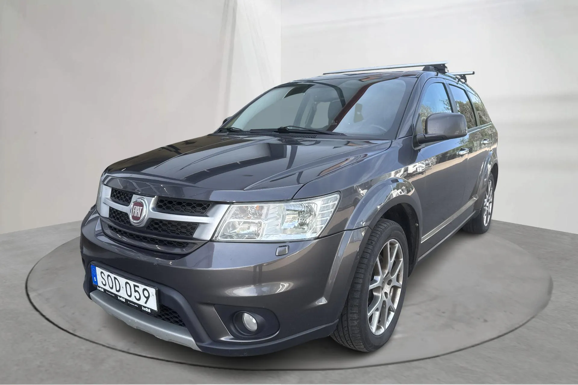 Presentationsfoto 1 av 17: Fiat Freemont 2.0 Multijet AWD (170hk) - 21 819 mil - Automat - grå - 2015