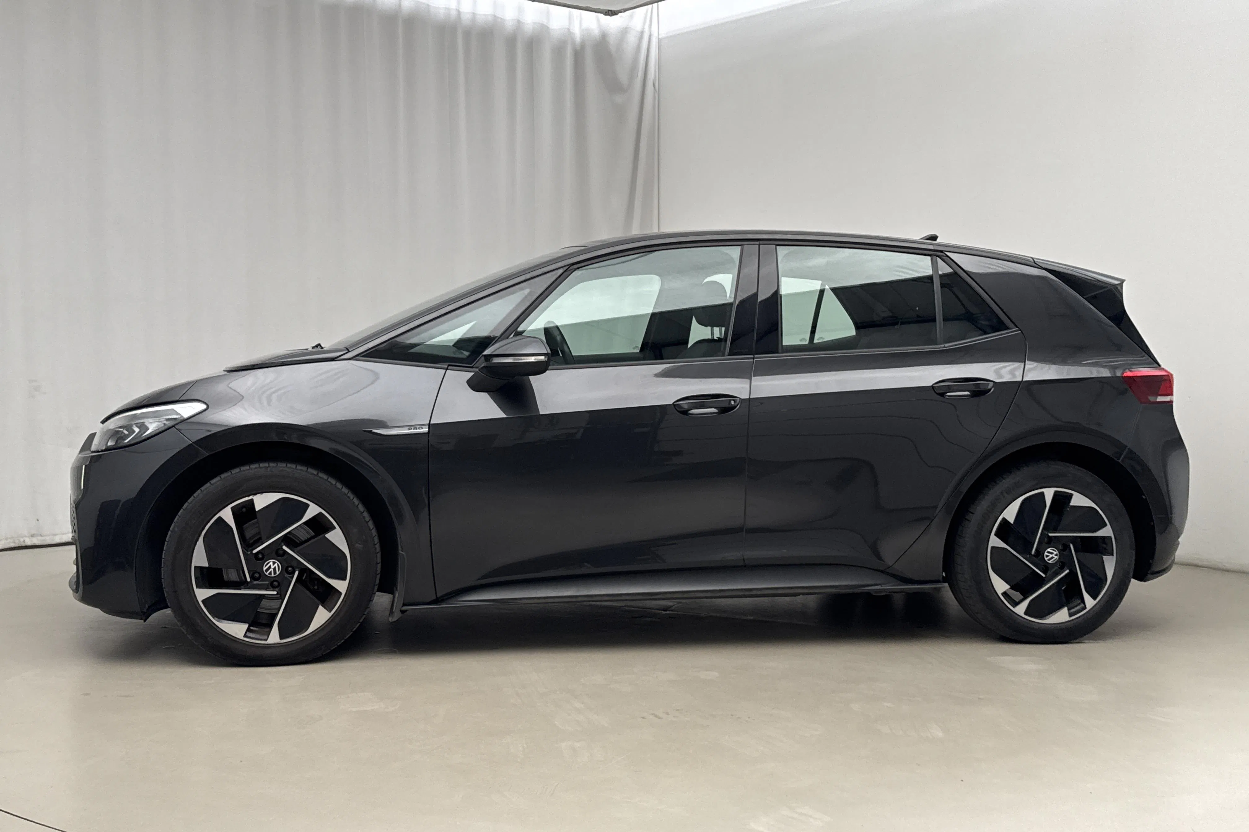 Presentationsfoto 2 av 19: VW ID.3 58kWh (204hk) - 6 643 mil - Automat - Mörkgrå - 2021