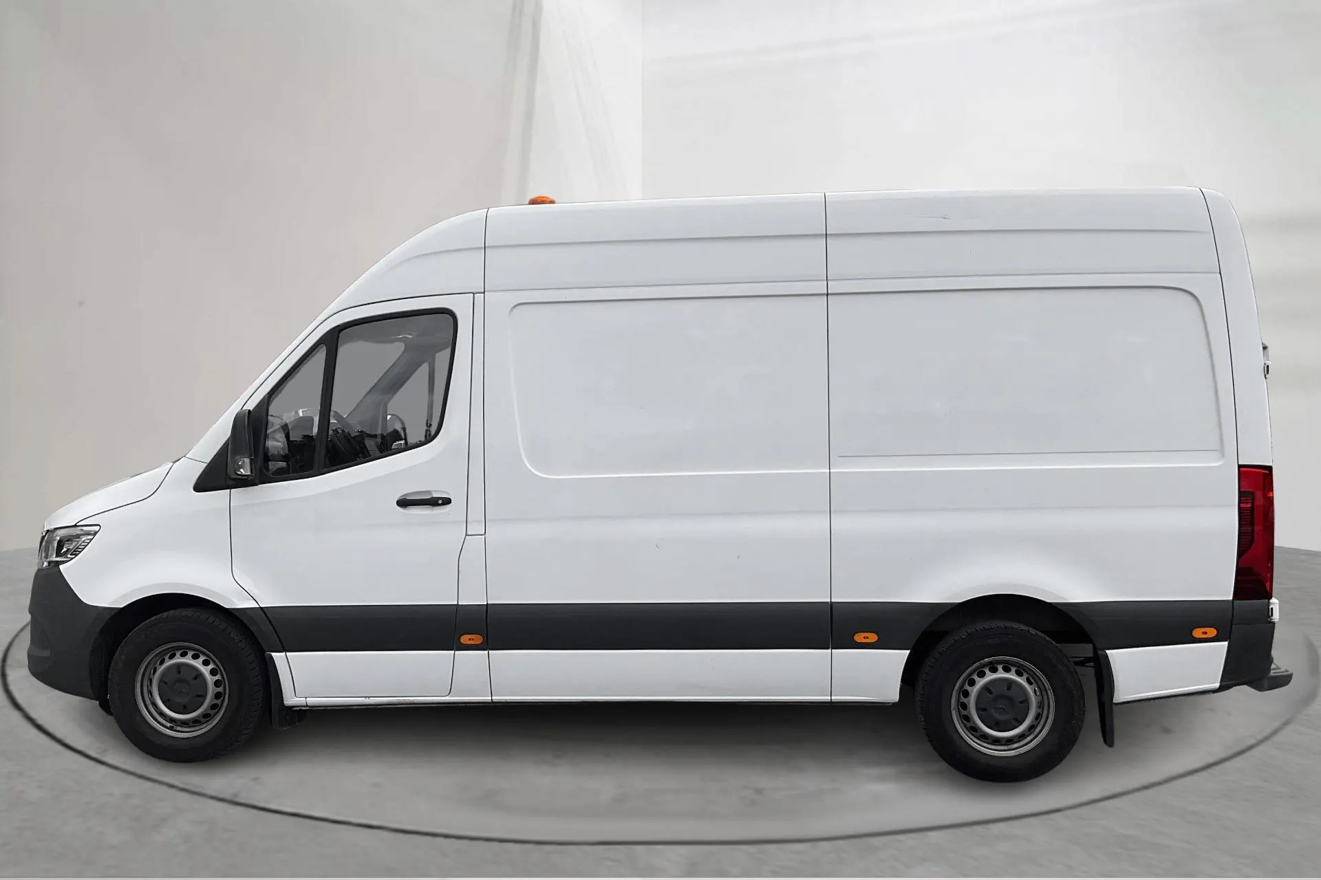 Presentationsfoto 2 av 15: Mercedes Sprinter 317 CDI Skåp RWD (170hk) - 13 125 mil - Automat - vit - 2022