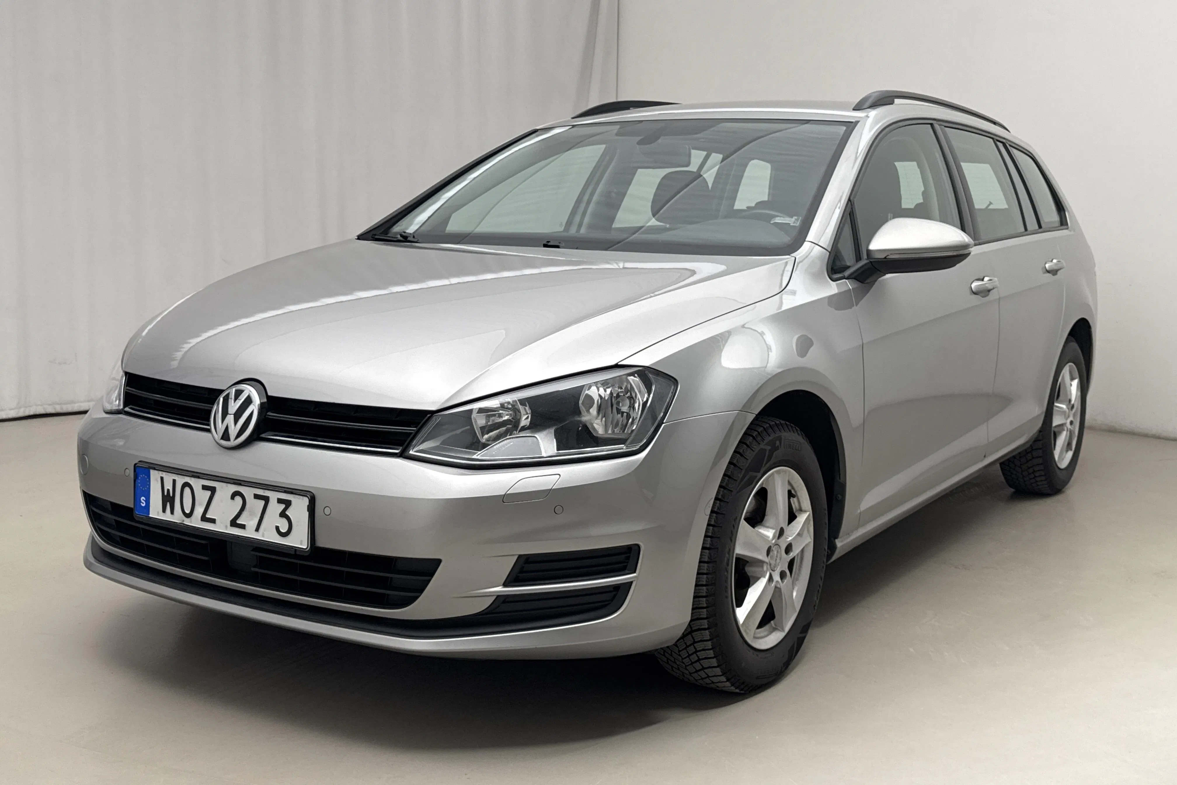 Presentationsfoto 1 av 16: VW Golf VII 1.2 TSI Sportscombi (105hk) - 14 754 mil - Automat - silver - 2015