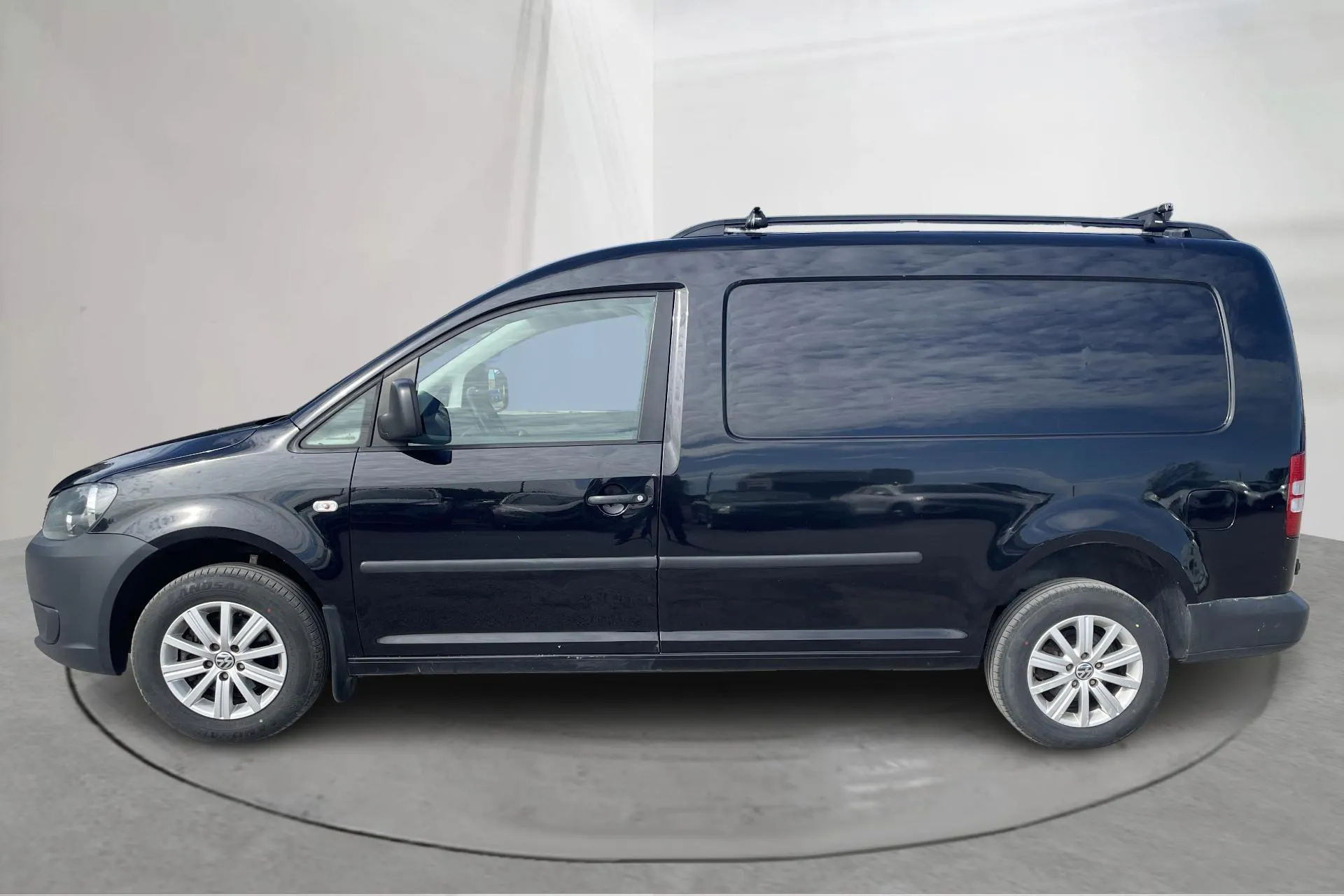 Presentation photo 2 of 15: VW Caddy 2.0 TDI Maxi Skåp 4-motion (110hk) - 165 580 km - Manual - black - 2015