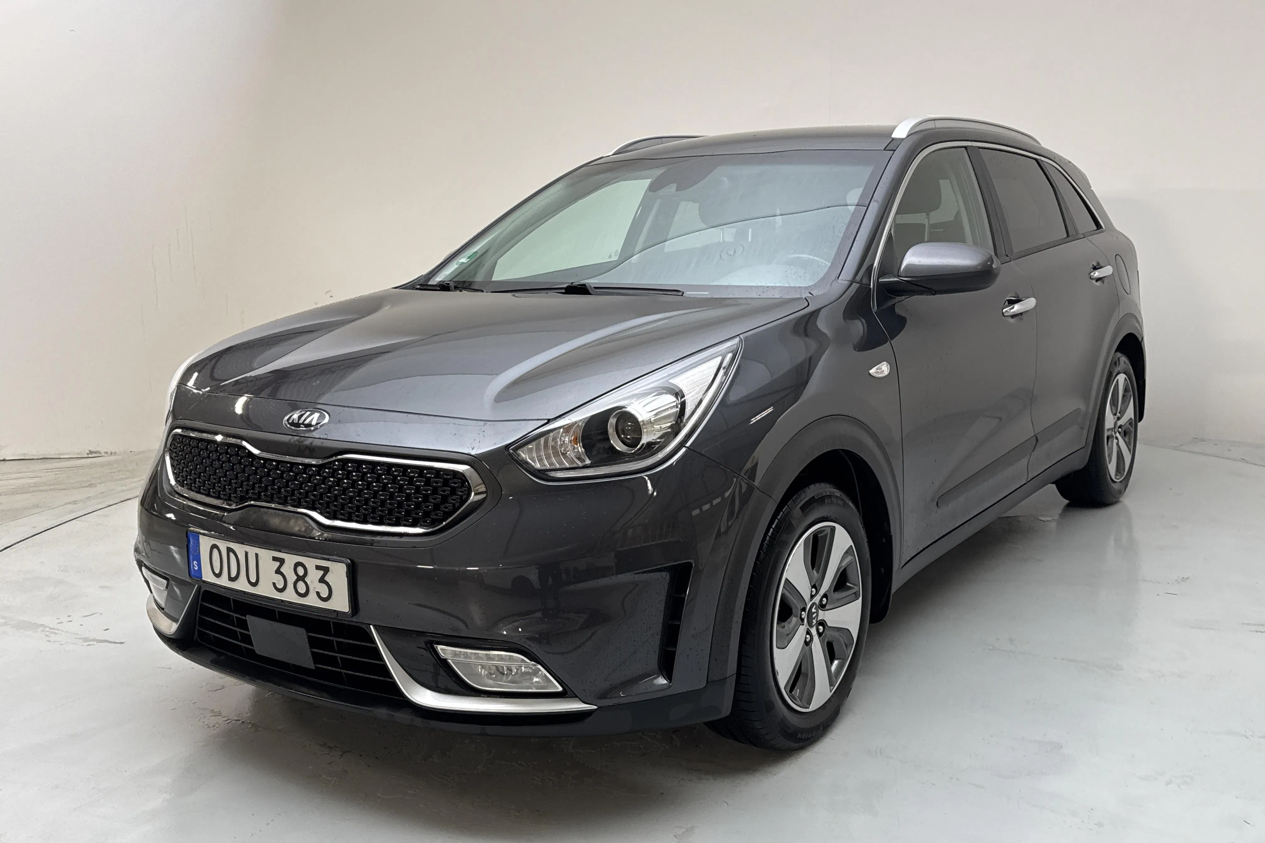 Presentationsfoto 1 av 14: KIA Niro Hybrid 1.6 (141hk) - 19 477 mil - Automat - grå - 2017