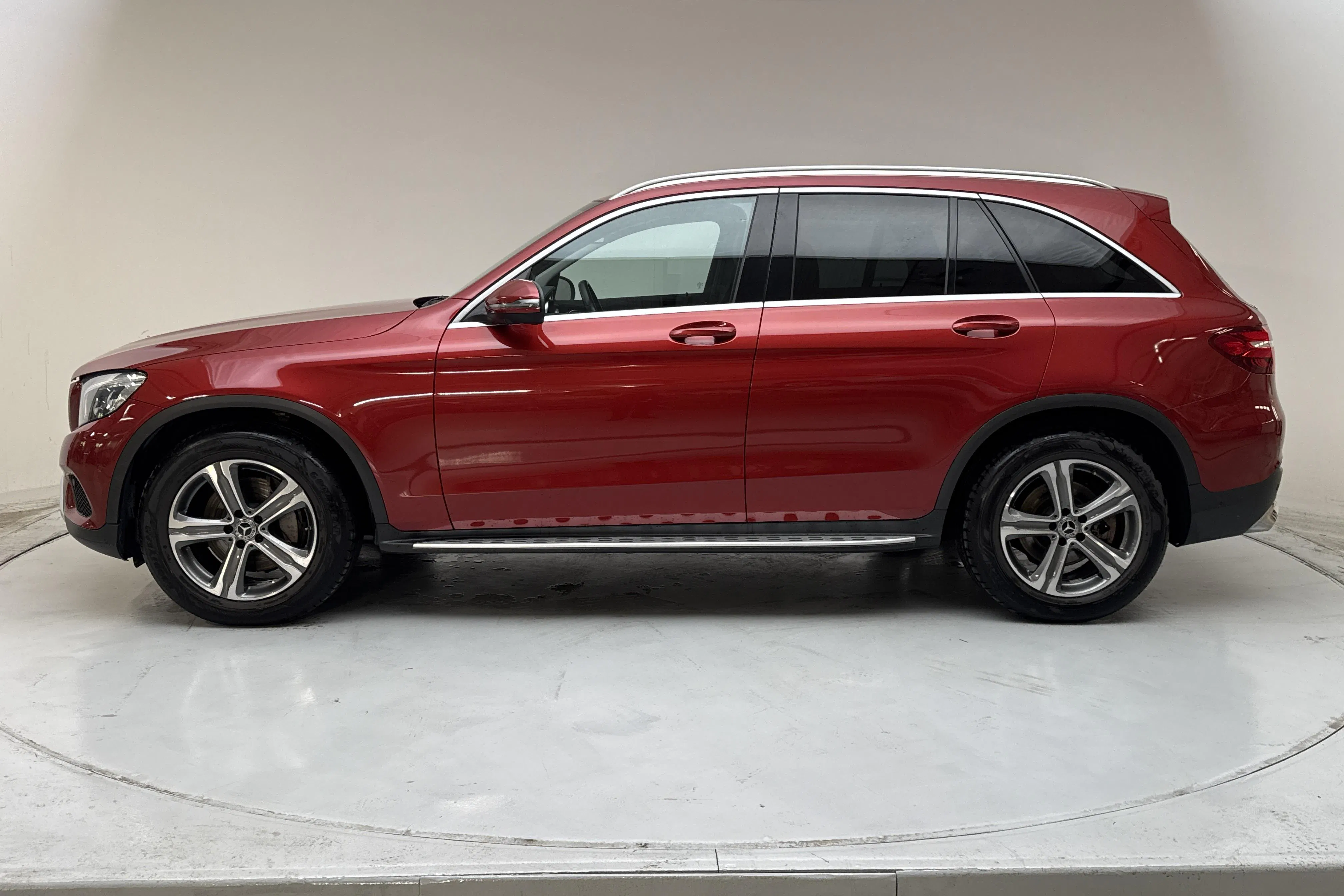 Presentation photo 2 of 15: Mercedes GLC 220 d 4MATIC X253 (170hk) - 94 280 km - Automatic - red - 2018