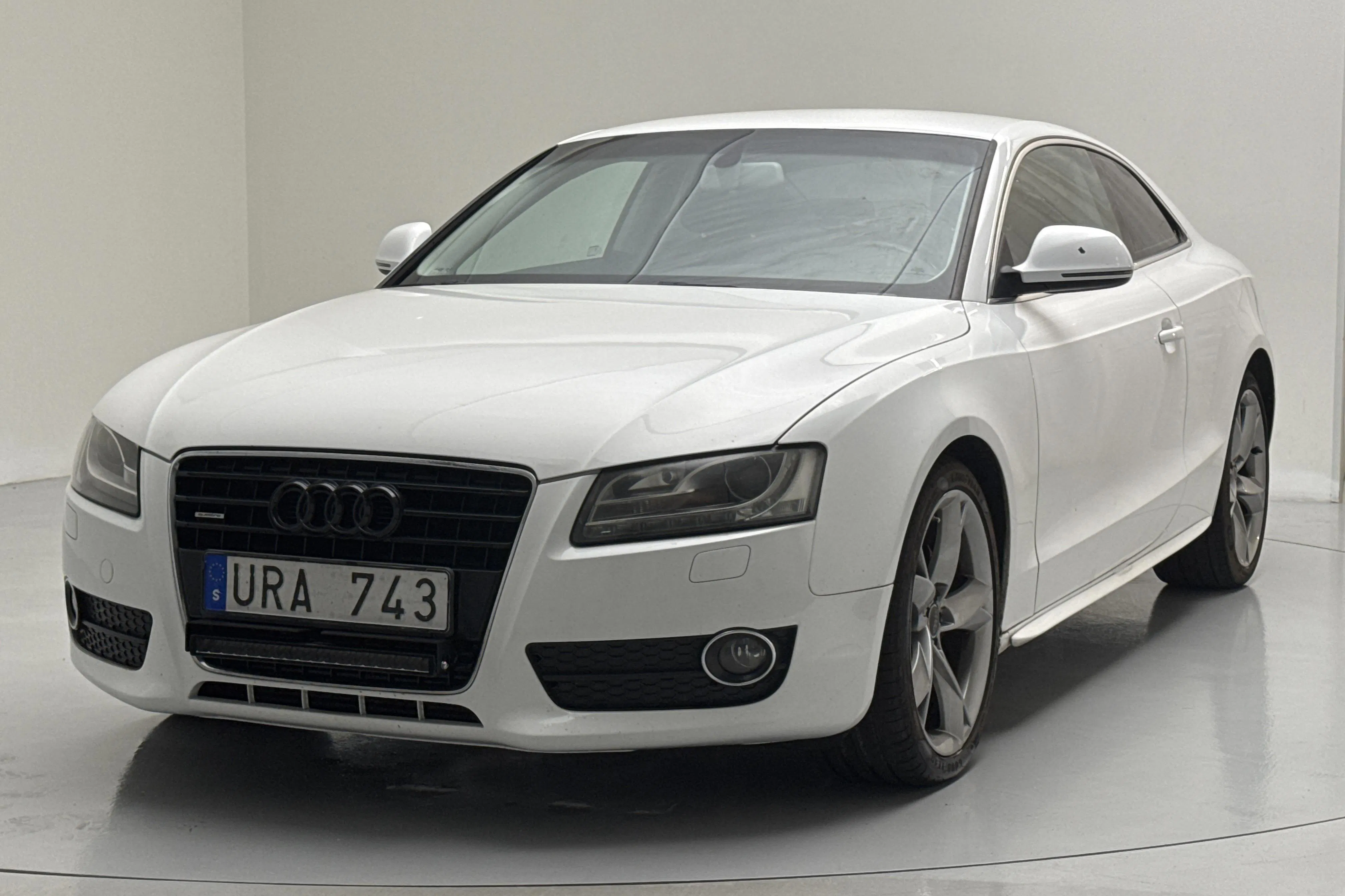 Presentation photo 1 of 11: Audi A5 3.0 TDI quattro (240hk) - 233 770 km - Manual - white - 2008