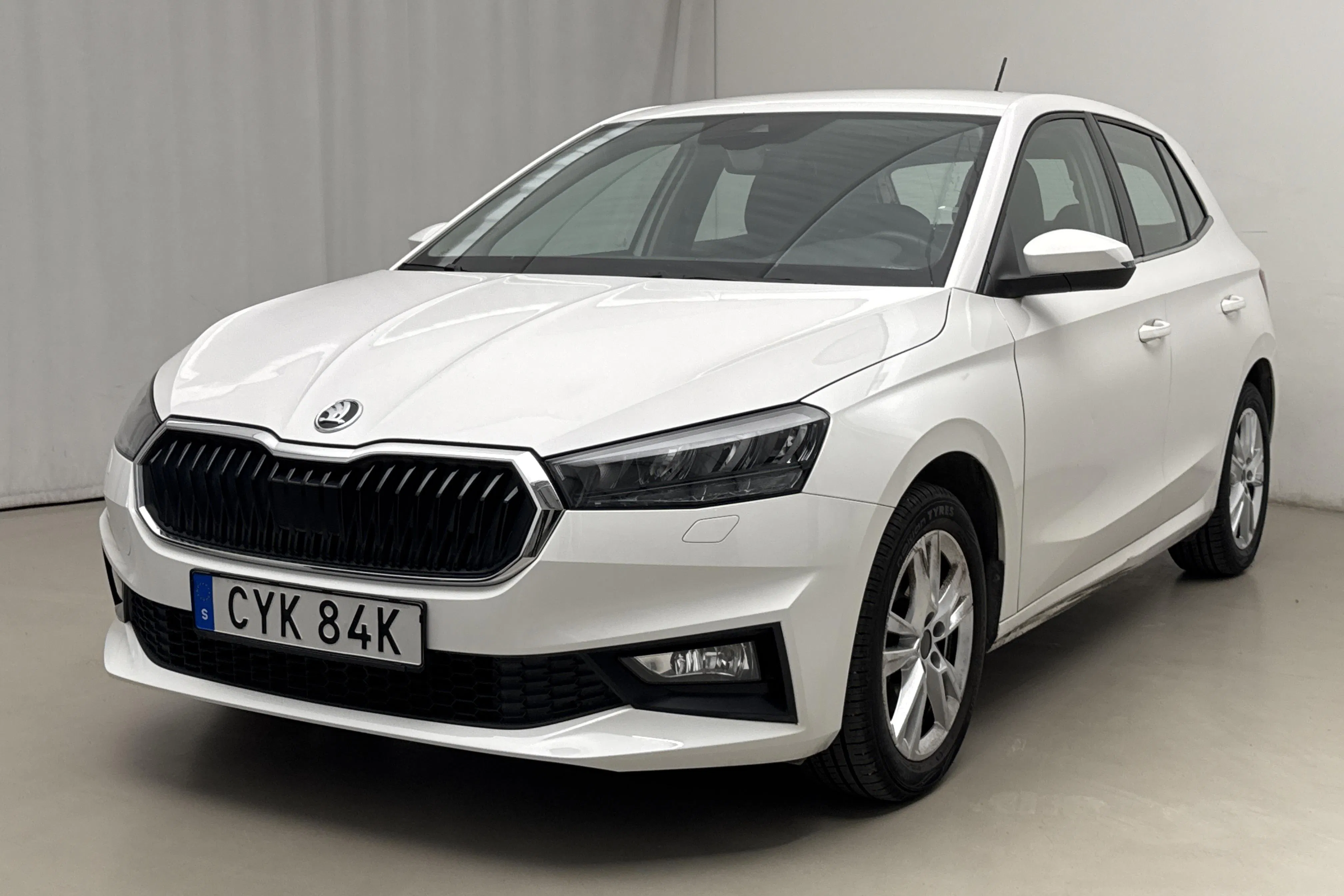 Presentationsfoto 1 av 18: Skoda Fabia 1.0 TSI (110hk) - 18 676 mil - Automat - vit - 2022