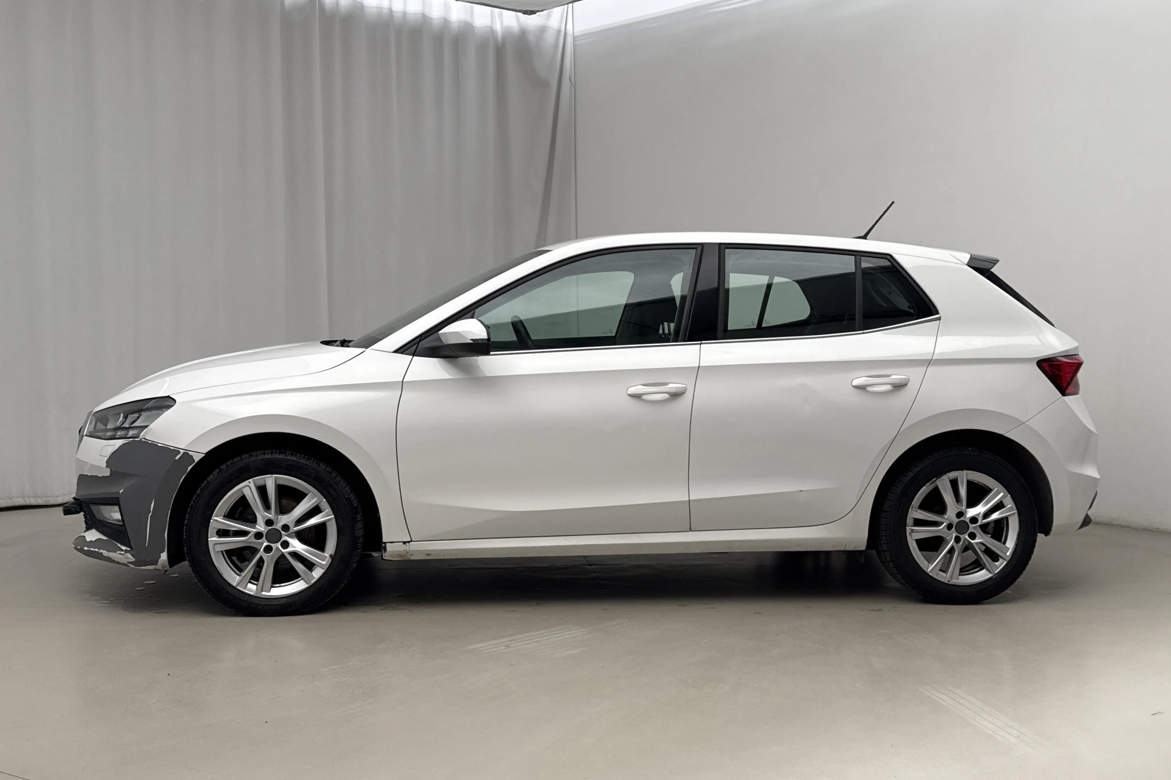 Presentationsfoto 2 av 18: Skoda Fabia 1.0 TSI (110hk) - 18 860 mil - Automat - vit - 2022