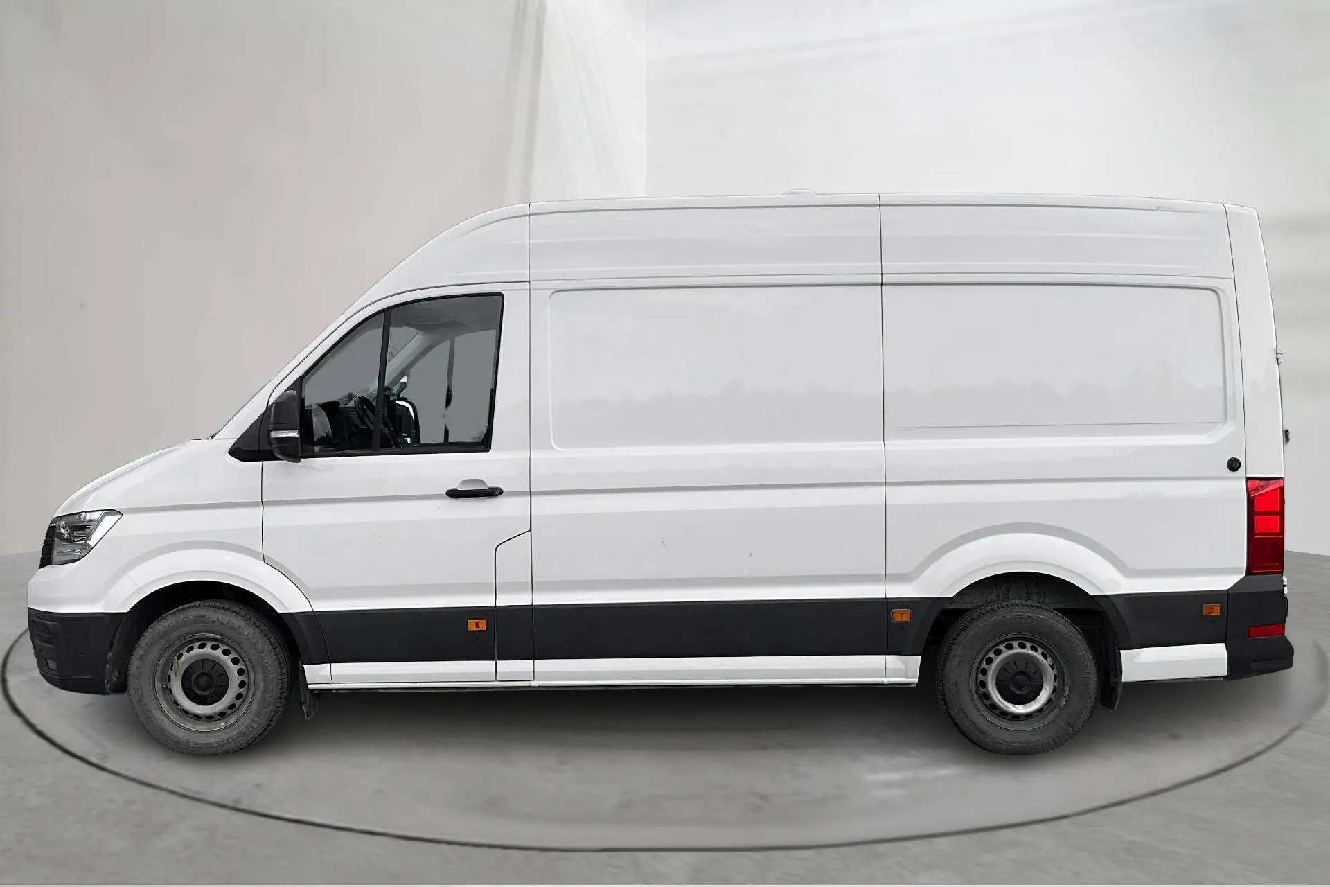 Presentation photo 2 of 15: VW Crafter 35 2.0 TDI Skåp (177hk) - 133 650 km - Manual - white - 2019