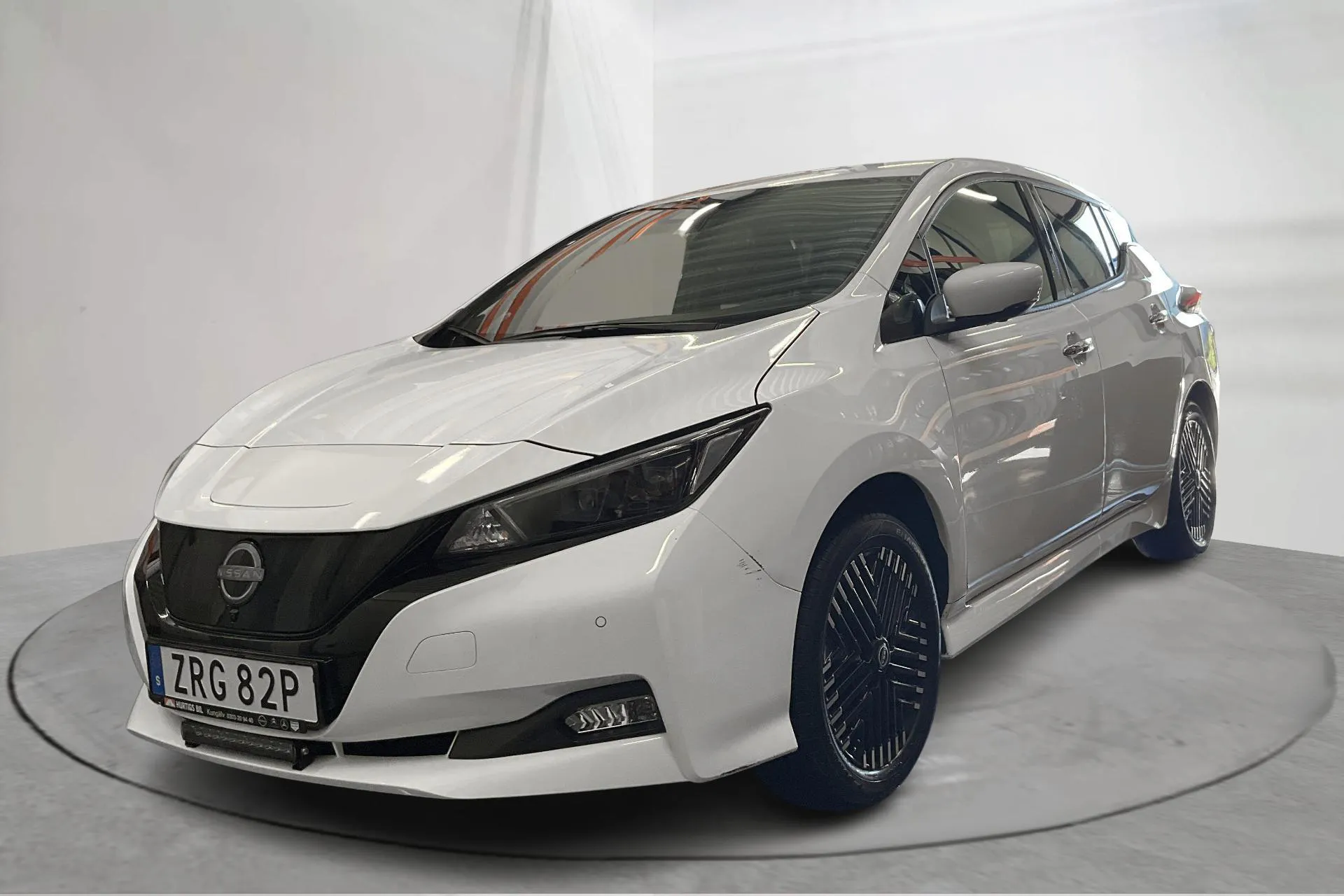 Presentationsfoto 1 av 18: Nissan LEAF 5dr 59kWh (214hk) - 3 305 mil - Automat - vit - 2022