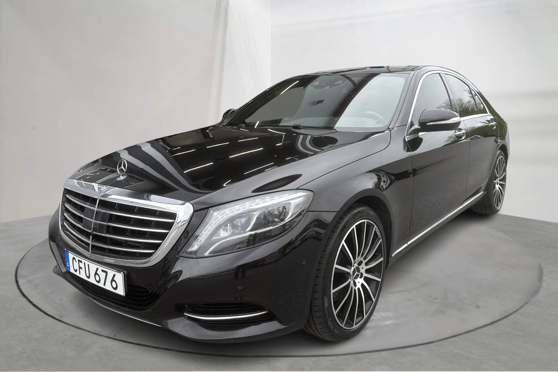 Presentationsfoto 1 av 16: Mercedes S 350 BlueTEC 4MATIC W222 (252hk) - 27 953 mil - Automat - svart - 2015