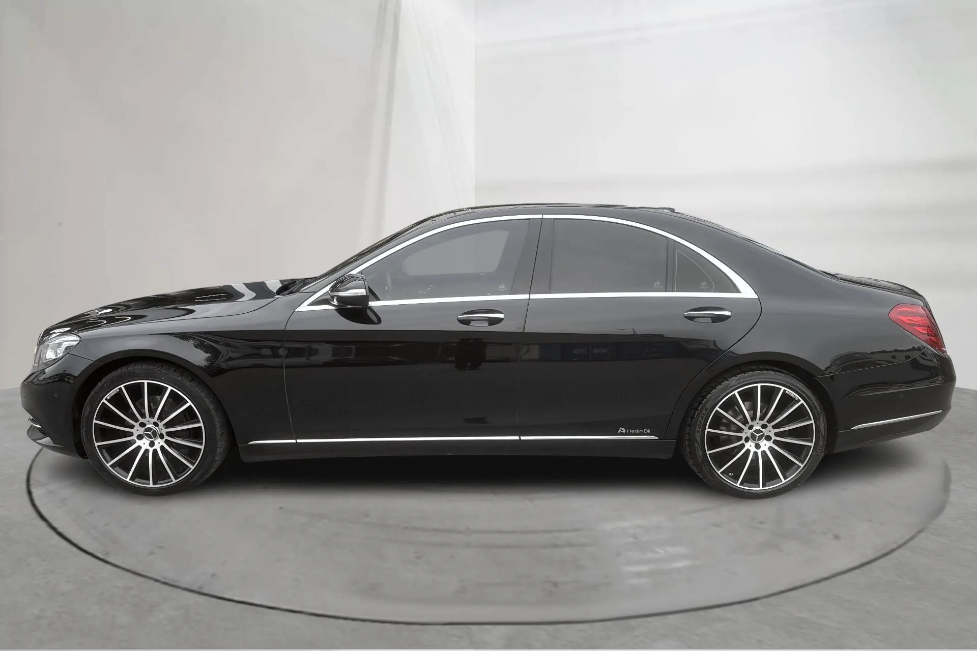 Presentationsfoto 2 av 16: Mercedes S 350 BlueTEC 4MATIC W222 (252hk) - 27 953 mil - Automat - svart - 2015