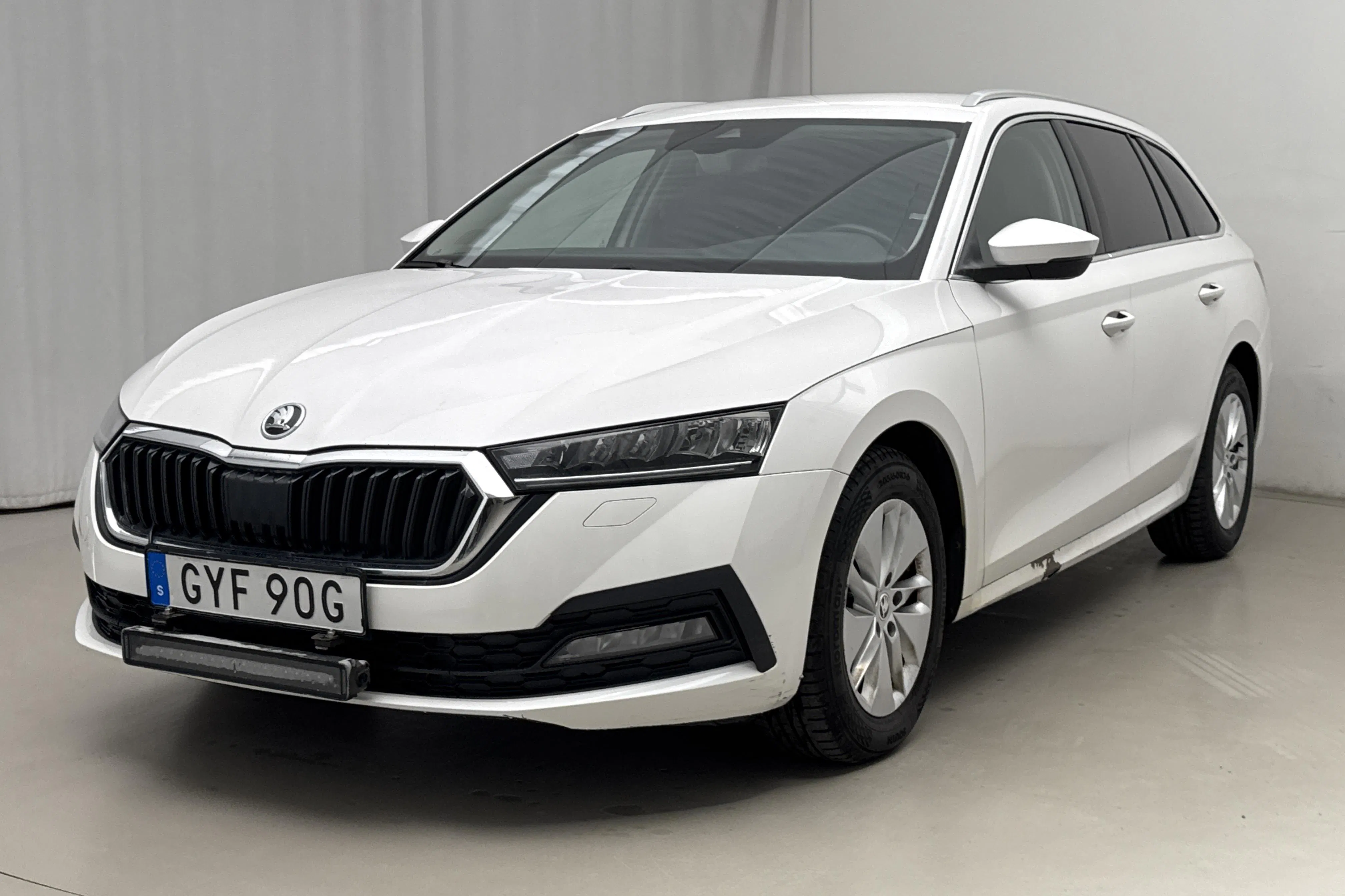 Presentationsfoto 1 av 21: Skoda Octavia 2.0 TDI Combi 4x4 (150hk) - 17 133 mil - Automat - vit - 2022