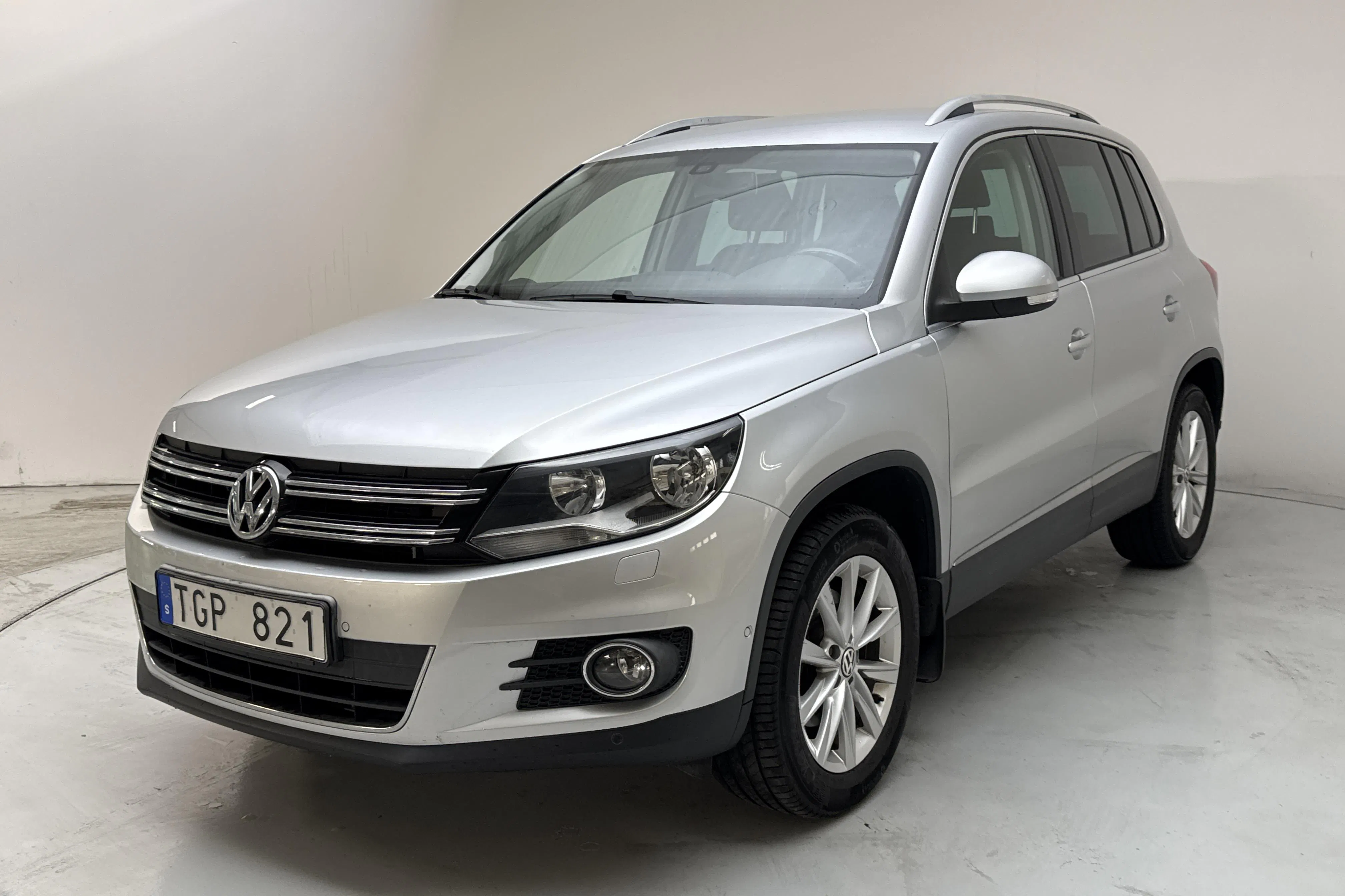 Presentationsfoto 1 av 13: VW Tiguan 2.0 TDI 4MOTION BlueMotion Technology (140hk) - 16 511 mil - Manuell - grå - 2012