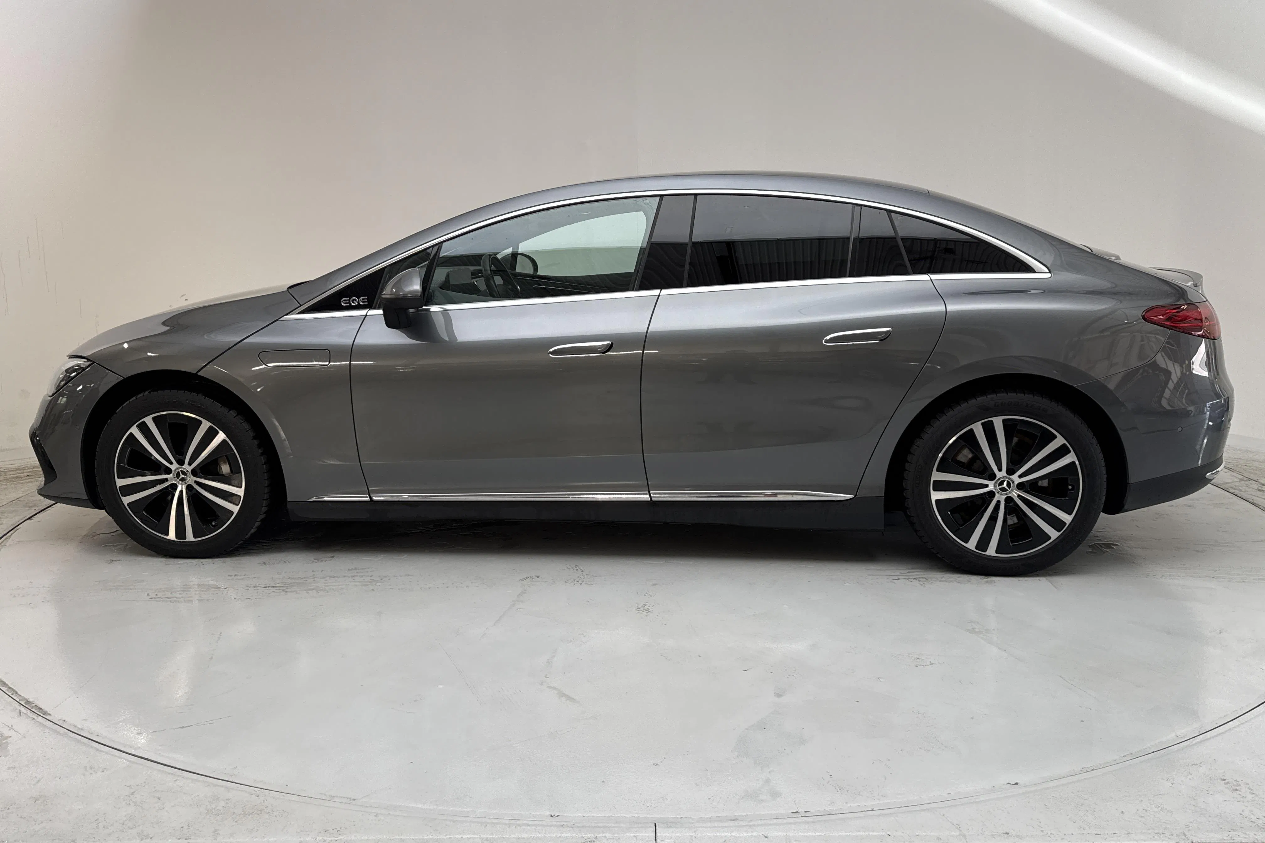 Presentation photo 2 of 16: Mercedes EQE 350 4Matic V295 (292hk) - 187 160 km - Automatic - gray - 2023