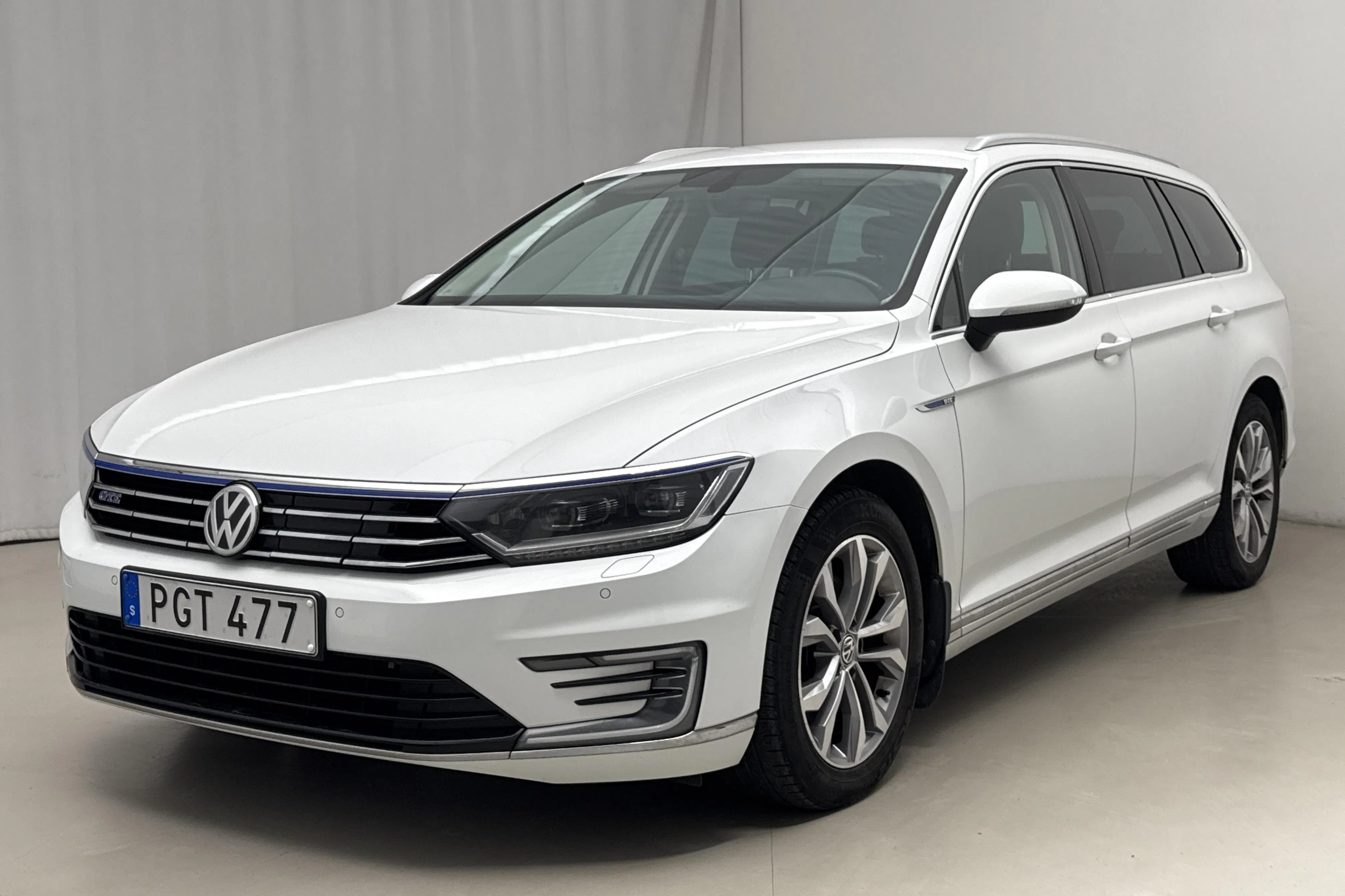 Presentation photo 1 of 22: VW Passat 1.4 Plug-in-Hybrid Sportscombi (218hk) - 189 110 km - Automatic - white - 2017