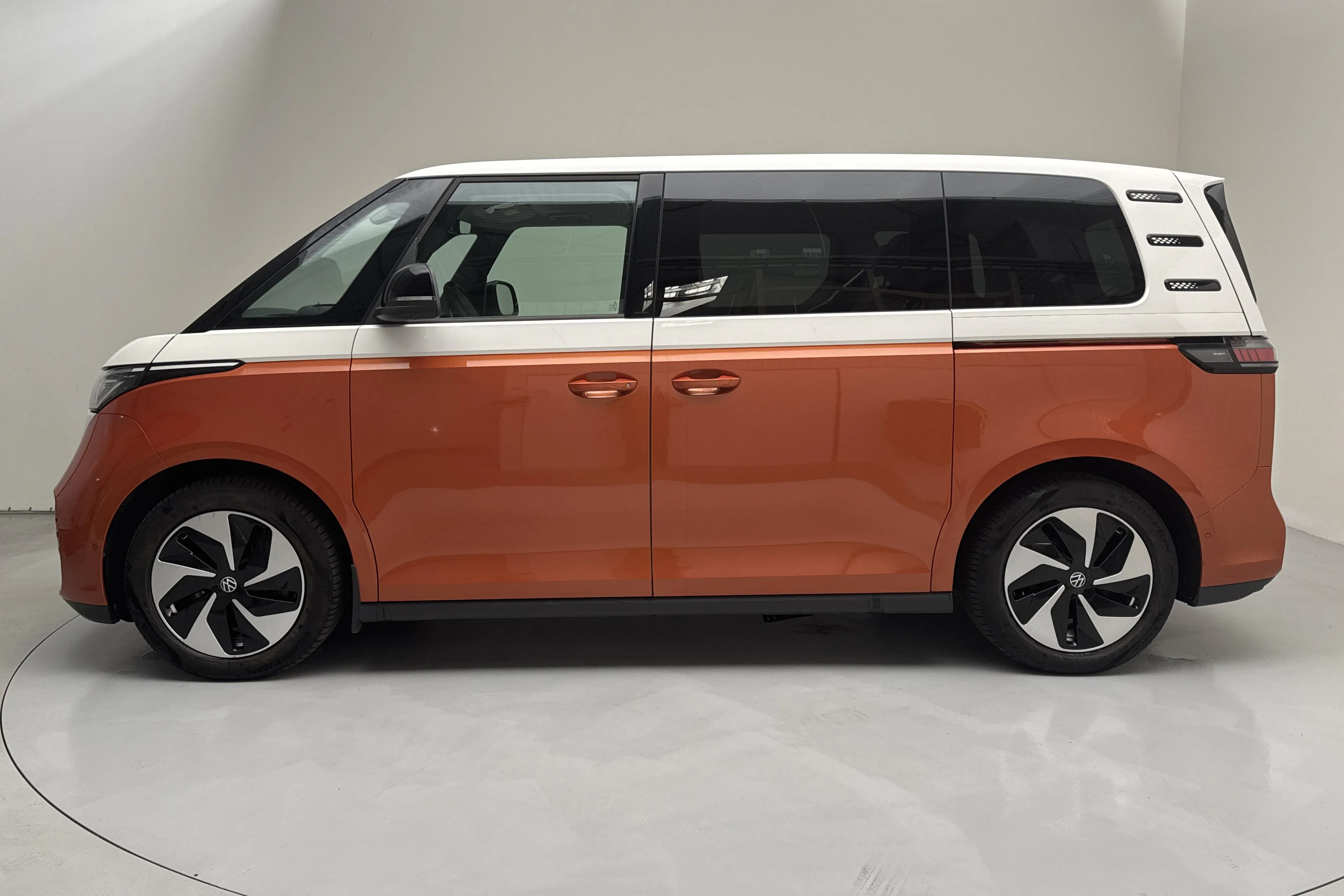 Presentation photo 2 of 20: VW ID. Buzz (204hk) - 7 620 Scandinavian mile - Automatic - 2023