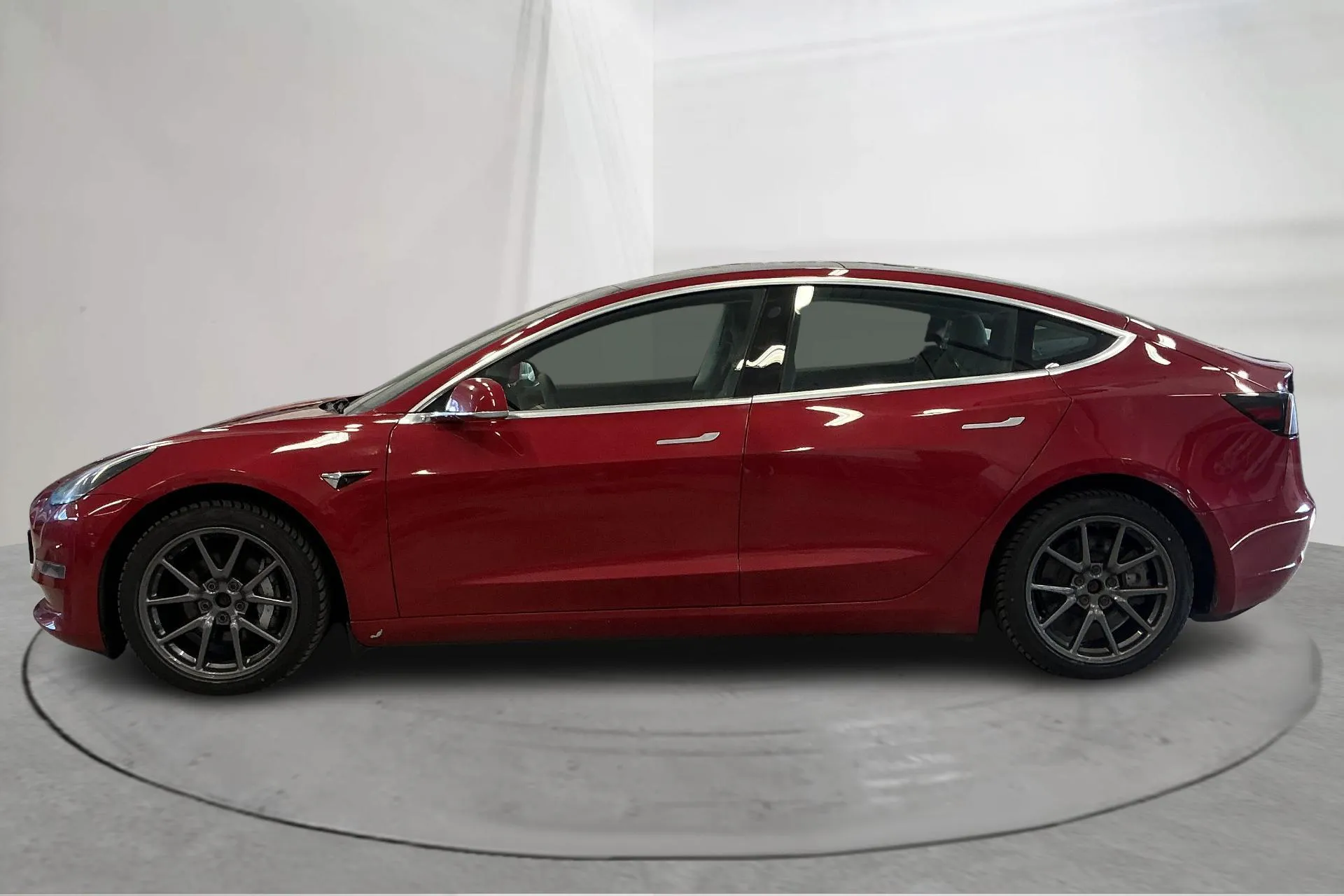 Presentation photo 2 of 23: Tesla Model 3 Long Range Dual Motor AWD - 183 880 km - Automatic - red - 2020