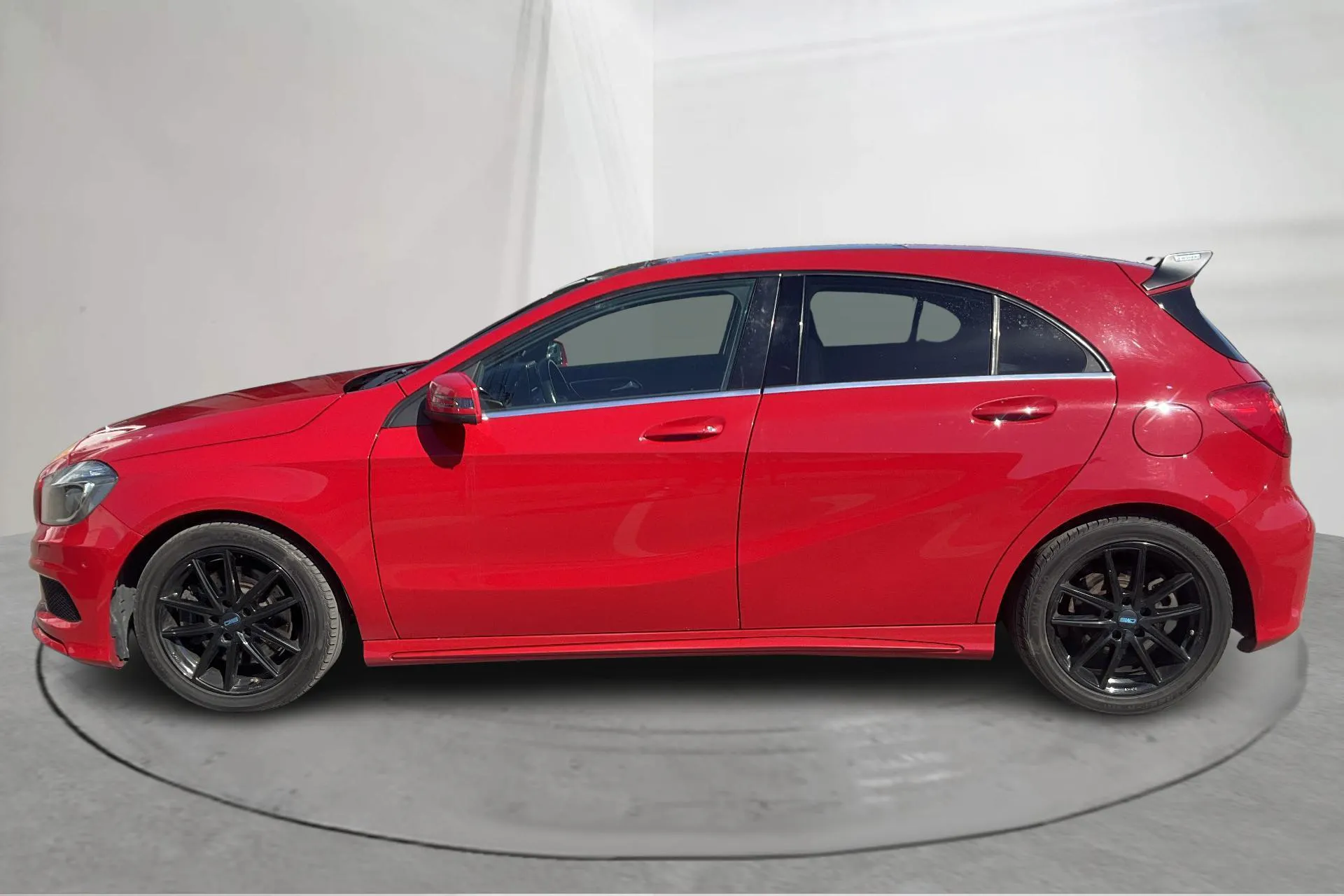 Presentationsfoto 2 av 20: Mercedes A 220 CDI 5dr W176 (170hk) - 17 165 mil - Automat - röd - 2014