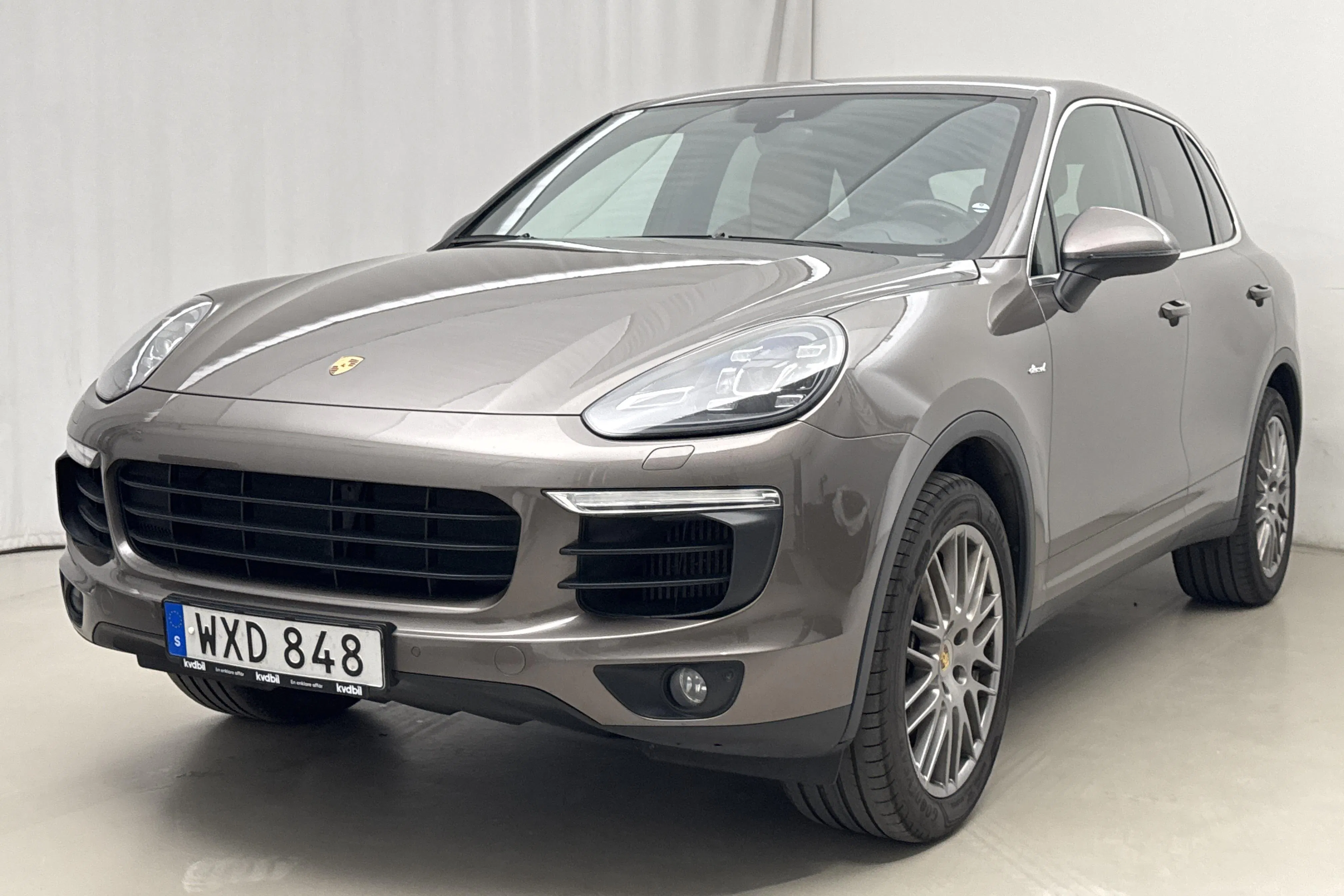 Presentationsfoto 1 av 17: Porsche Cayenne Diesel (262hk) - 20 699 mil - Automat - Light Brown - 2016
