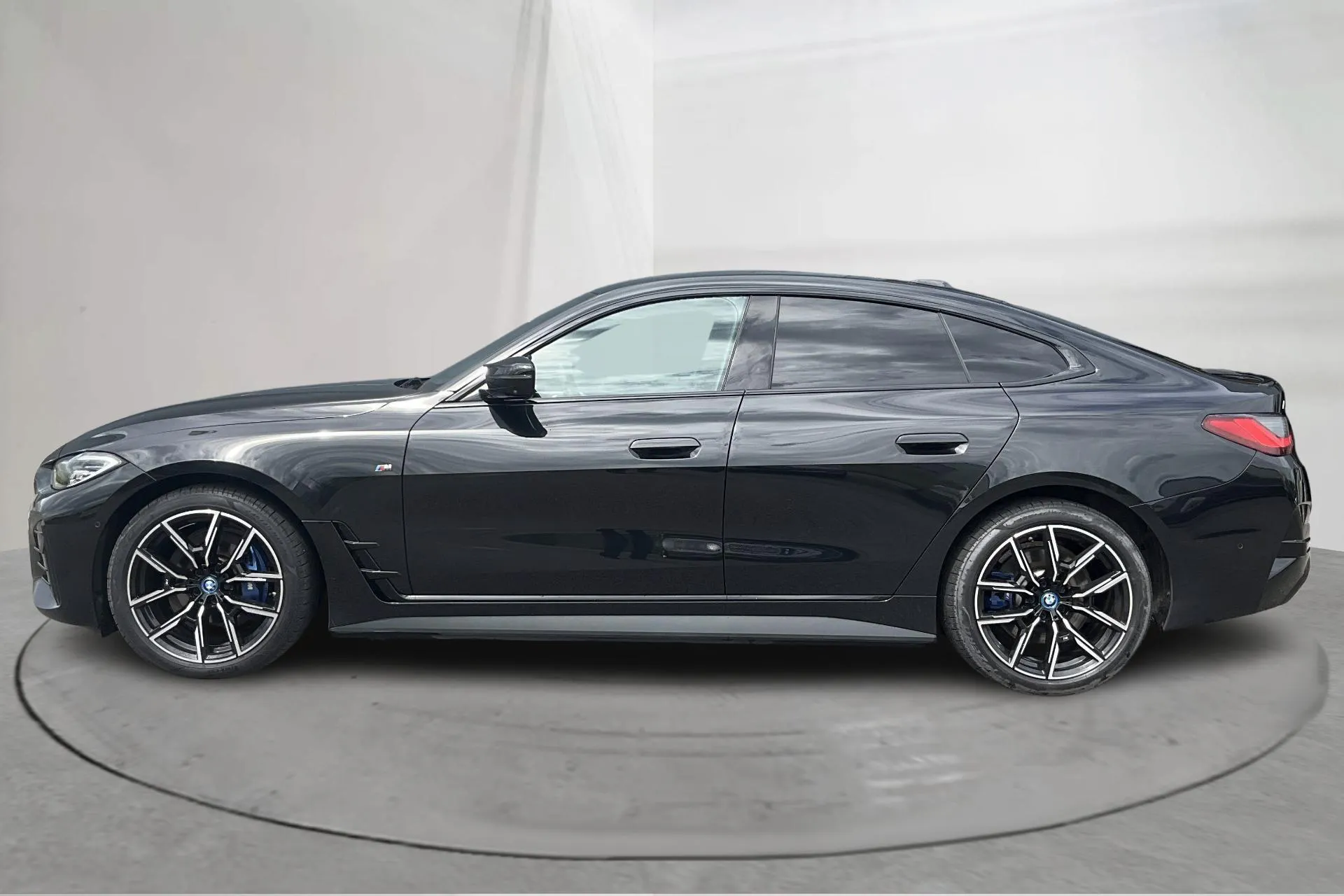 Presentation photo 2 of 20: BMW i4 M50 xDrive, G26 (544hk) - 6 804 Scandinavian mile - Automatic - black - 2023