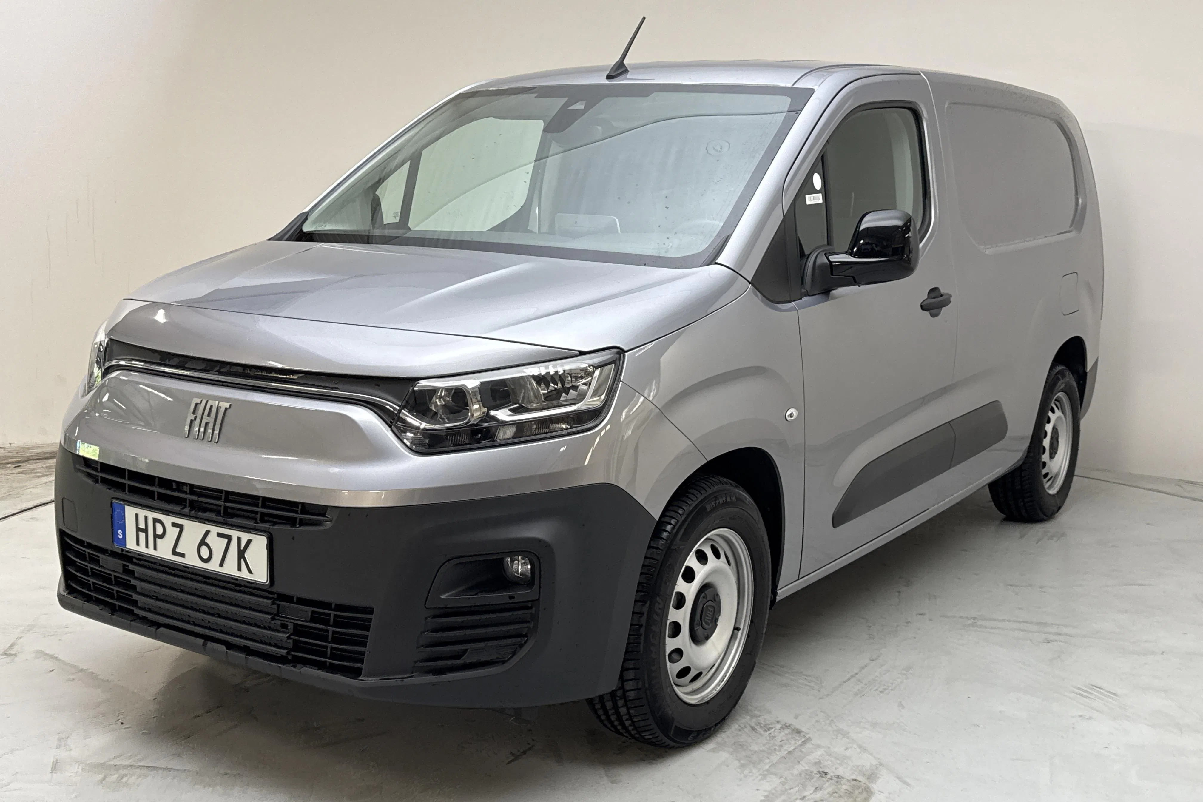 Presentationsfoto 1 av 14: Fiat E-Doblo 50kWh (136hk) - 1 mil - Automat - grå - 2023