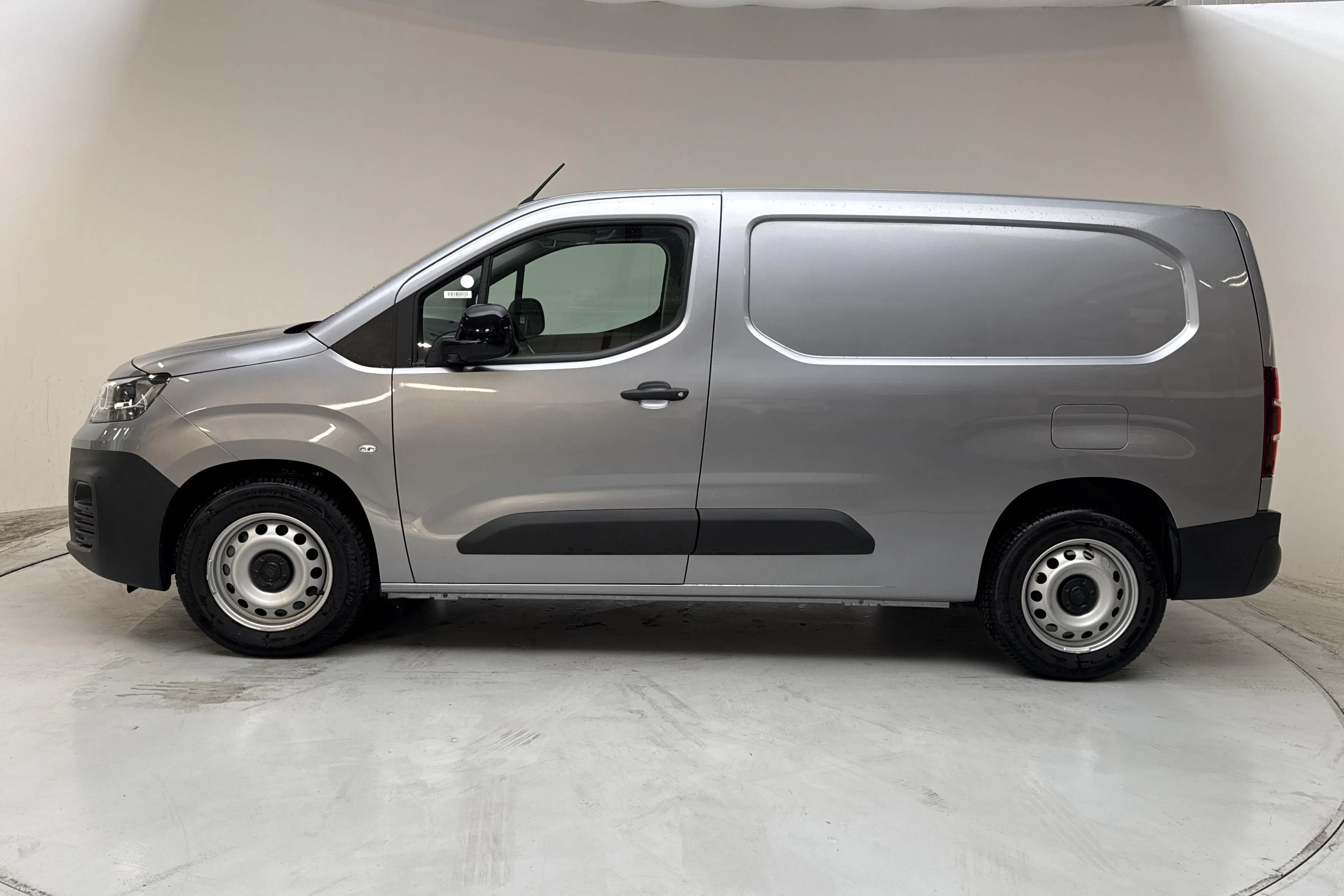 Presentationsfoto 2 av 14: Fiat E-Doblo 50kWh (136hk) - 1 mil - Automat - grå - 2023