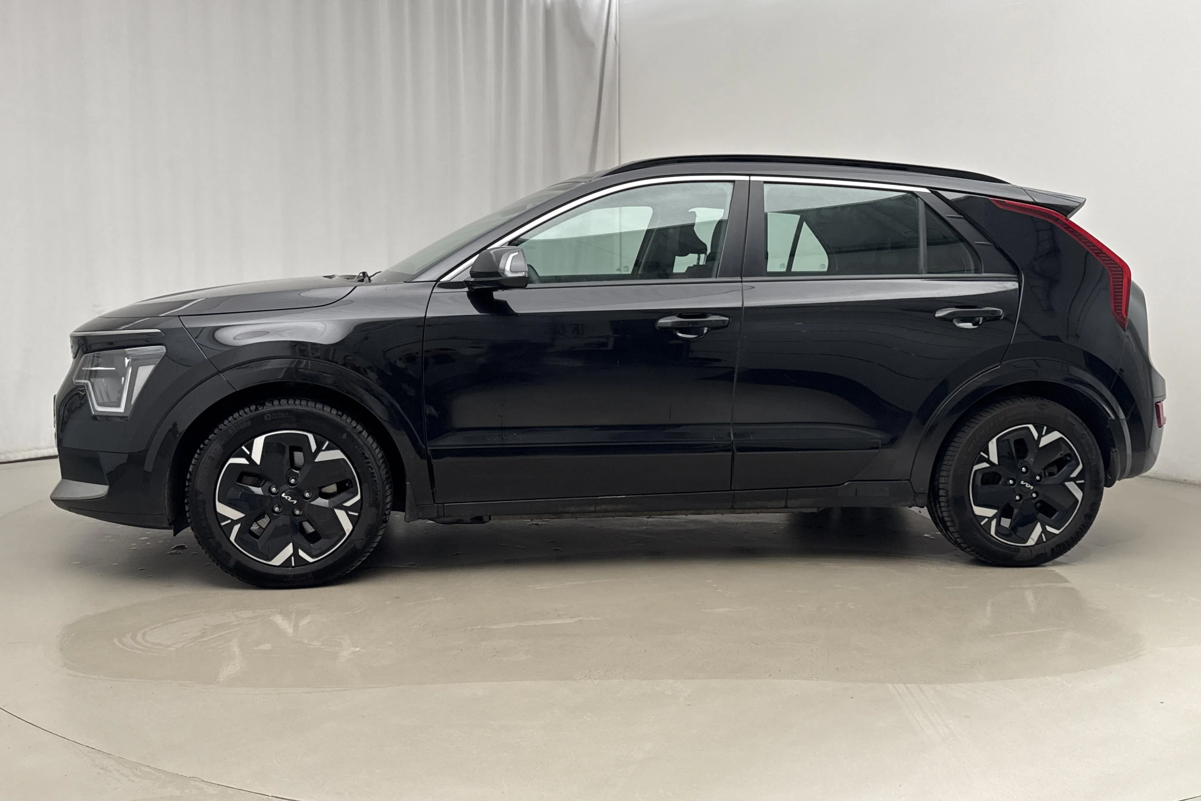 Presentation photo 2 of 22: KIA Niro EV 65kWh (204hk) - 175 980 km - Automatic - black - 2023