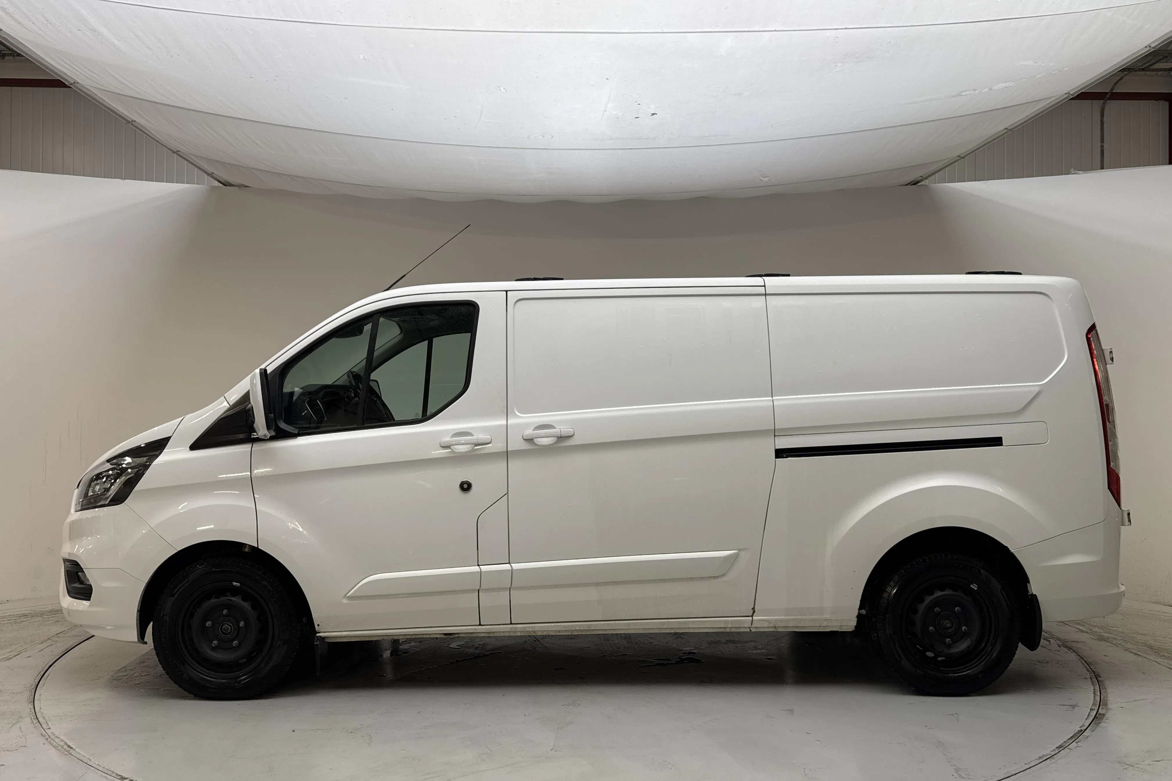 Presentationsfoto 2 av 14: Ford Transit Custom 300 (130hk) - 18 324 mil - Automat - vit - 2019