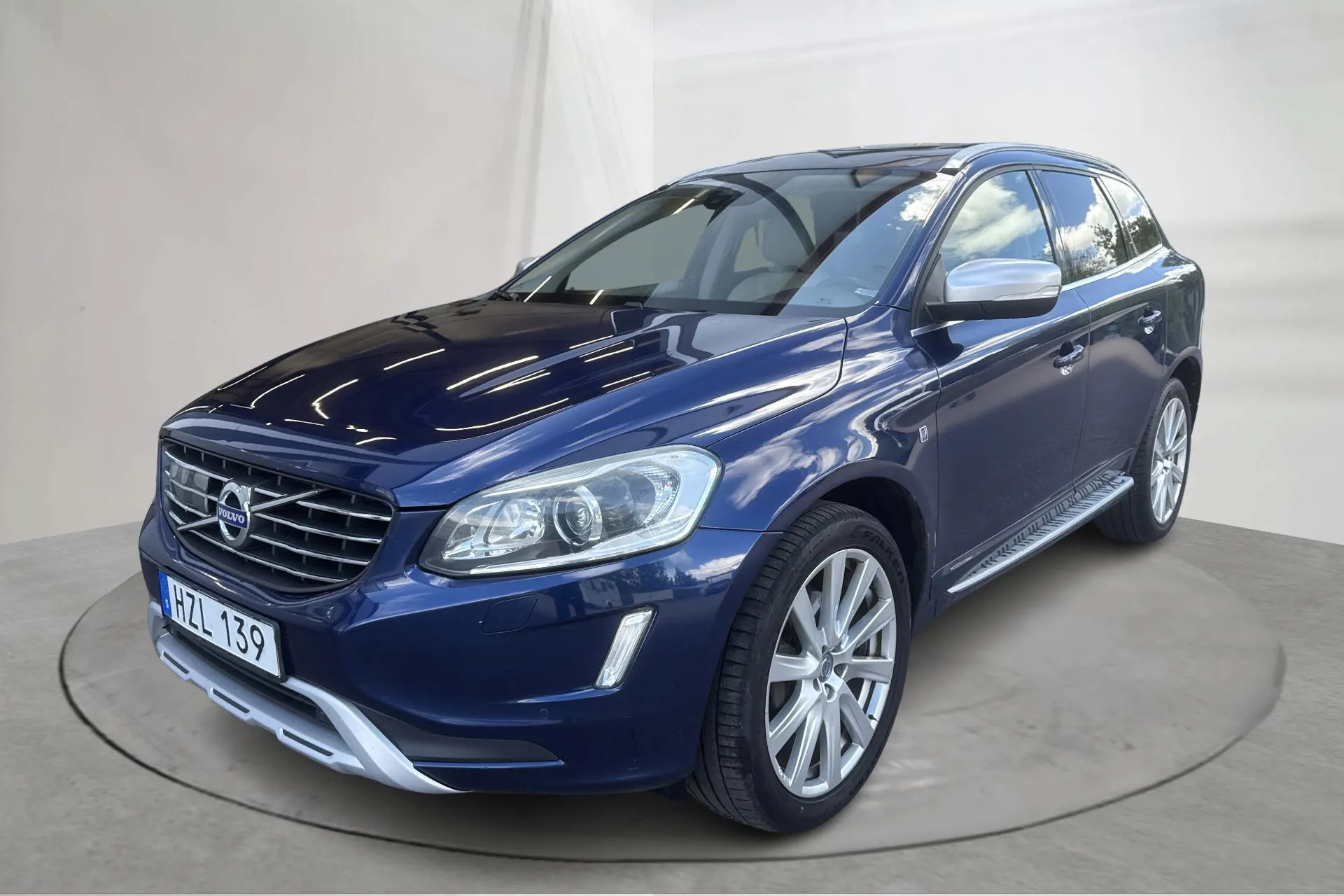 Presentationsfoto 1 av 19: Volvo XC60 D4 AWD (190hk) - 22 248 mil - Automat - blå - 2016