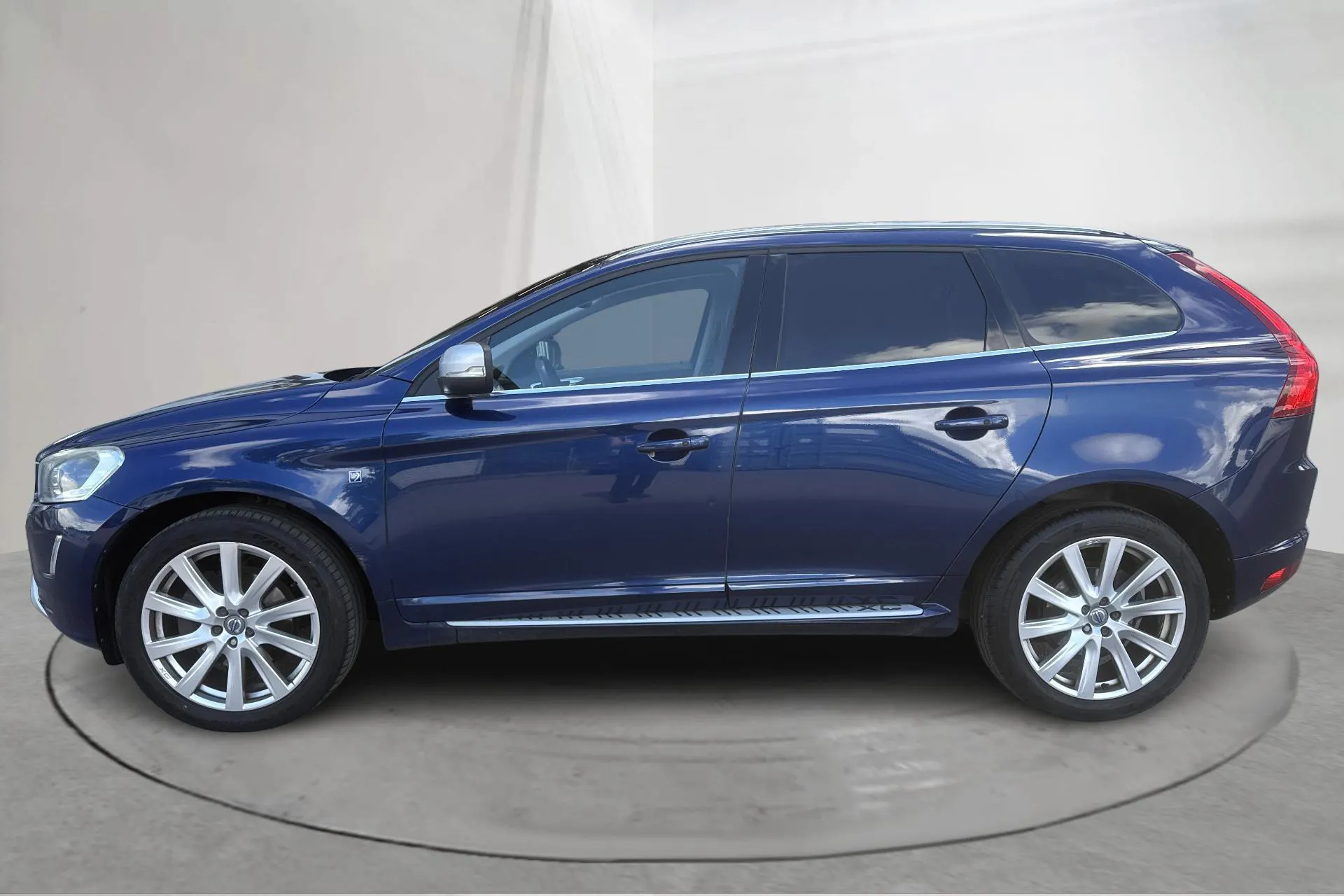 Presentationsfoto 2 av 19: Volvo XC60 D4 AWD (190hk) - 22 248 mil - Automat - blå - 2016