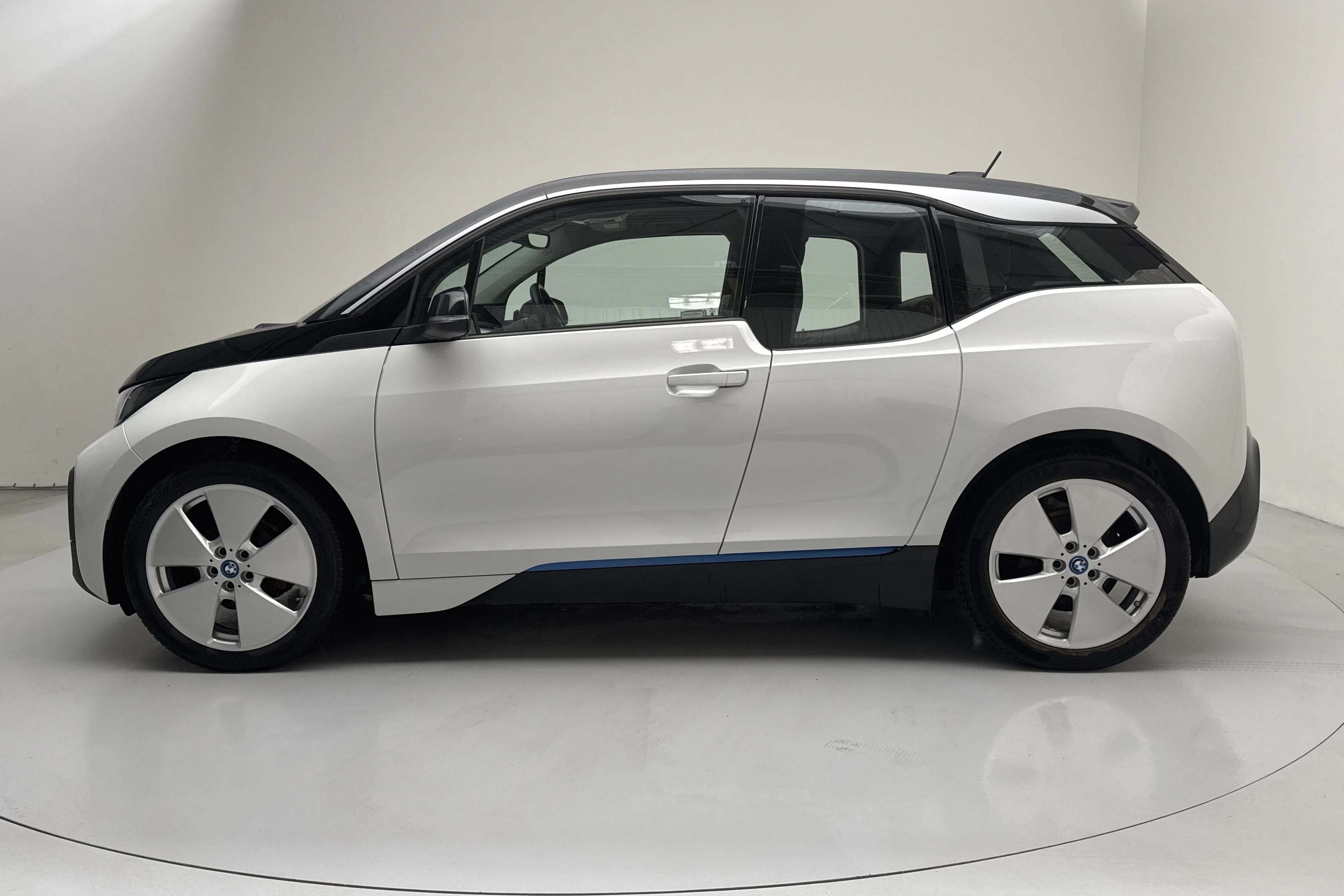 Presentationsfoto 2 av 15: BMW i3 94Ah, I01 (170hk) - 11 445 mil - Automat - vit - 2018