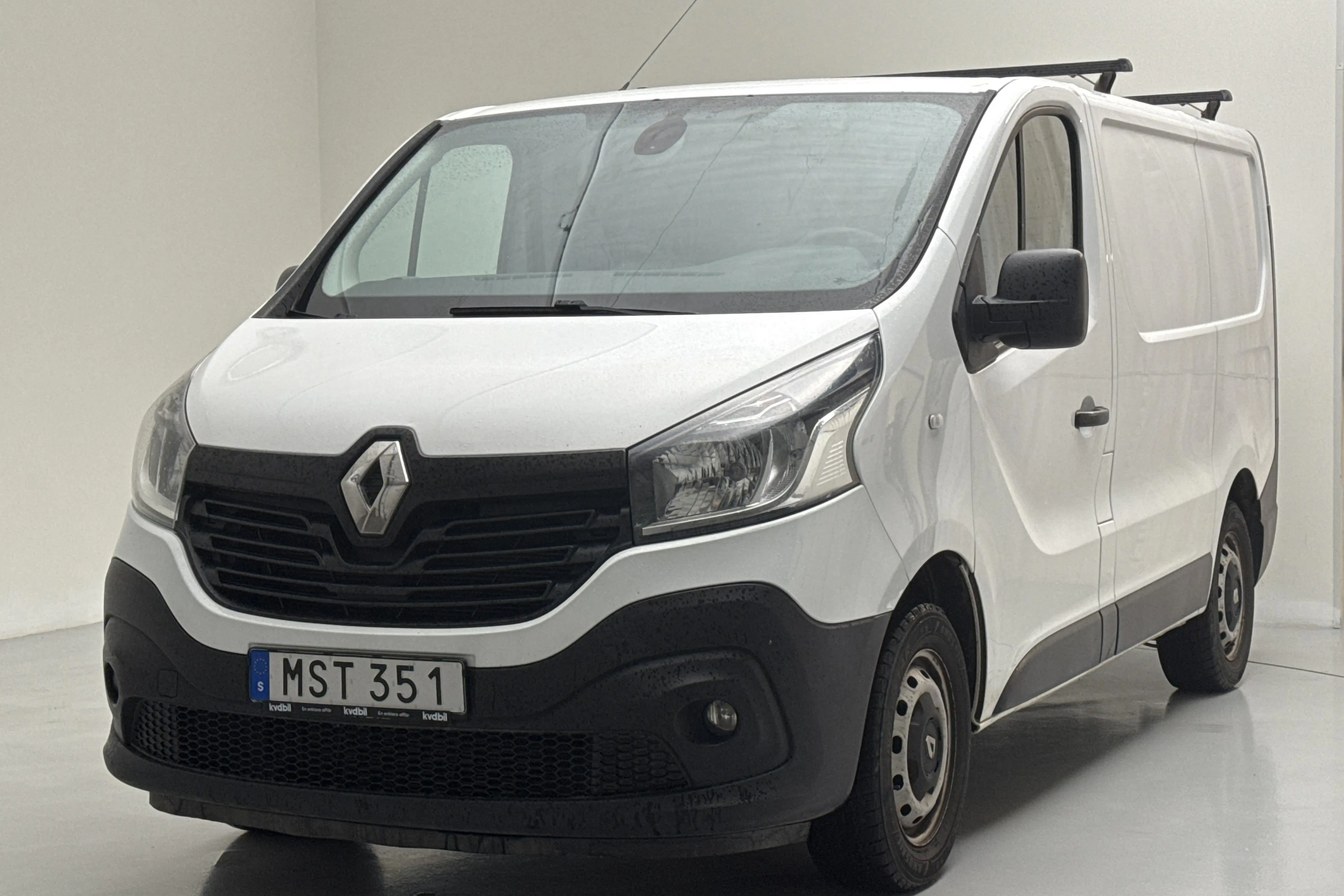 Presentationsfoto 1 av 12: Renault Trafic 1.6 dCi Skåp (120hk) - 17 856 mil - Manuell - vit - 2015