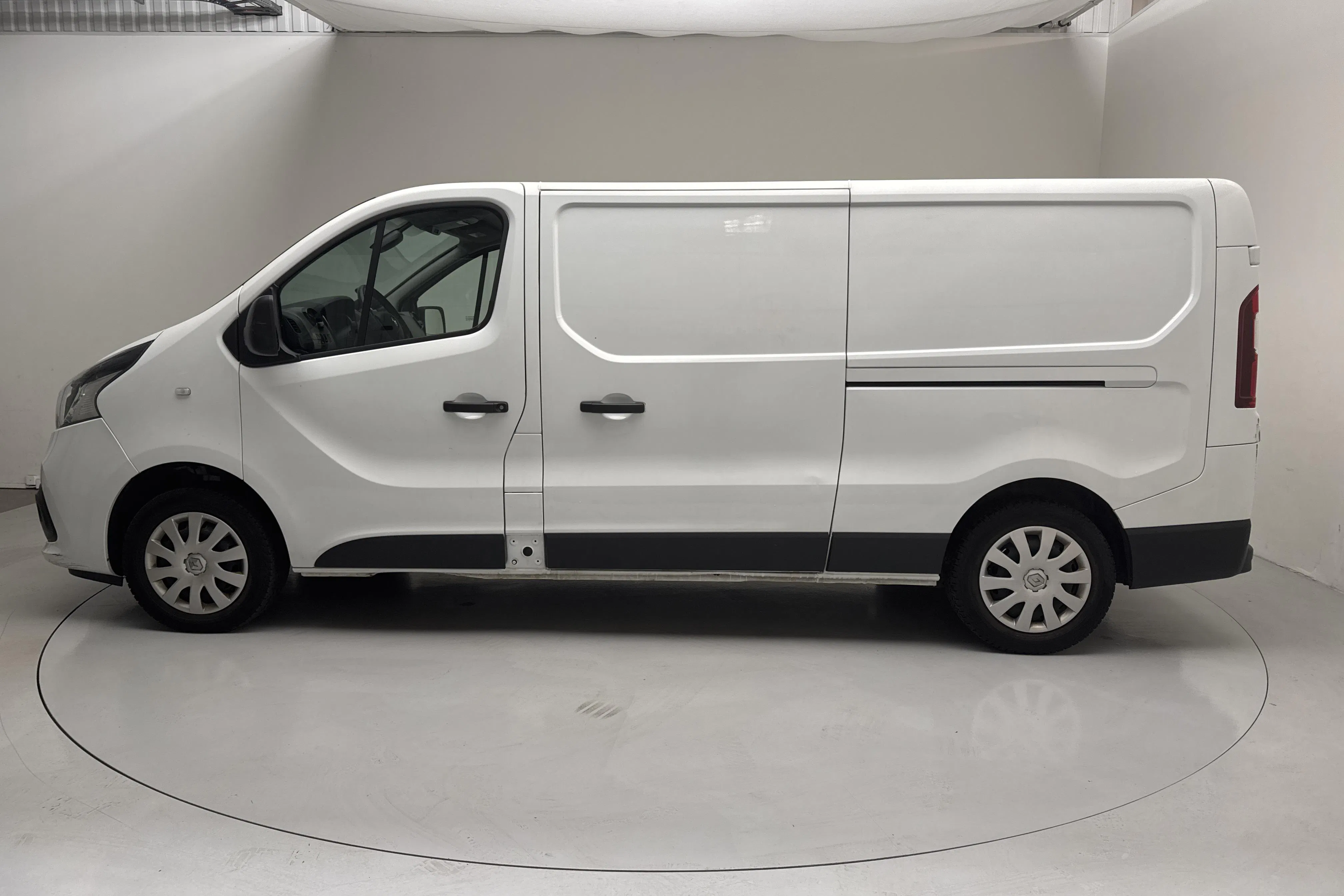Presentationsfoto 2 av 13: Renault Trafic 1.6 dCi Skåp (125hk) - 8 107 mil - Manuell - vit - 2017