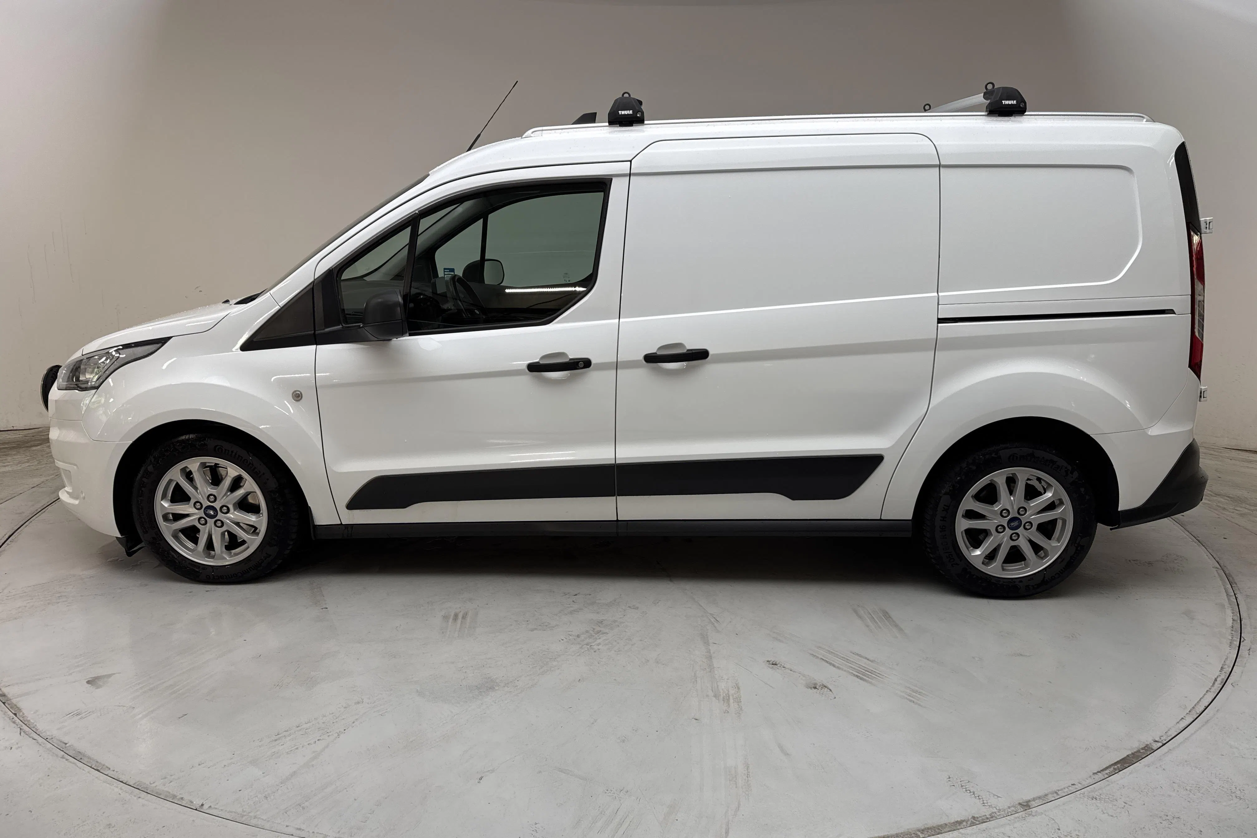 Presentationsfoto 2 av 13: Ford Transit Connect 1.5 TDCi (120hk) - 13 540 mil - Automat - vit - 2023