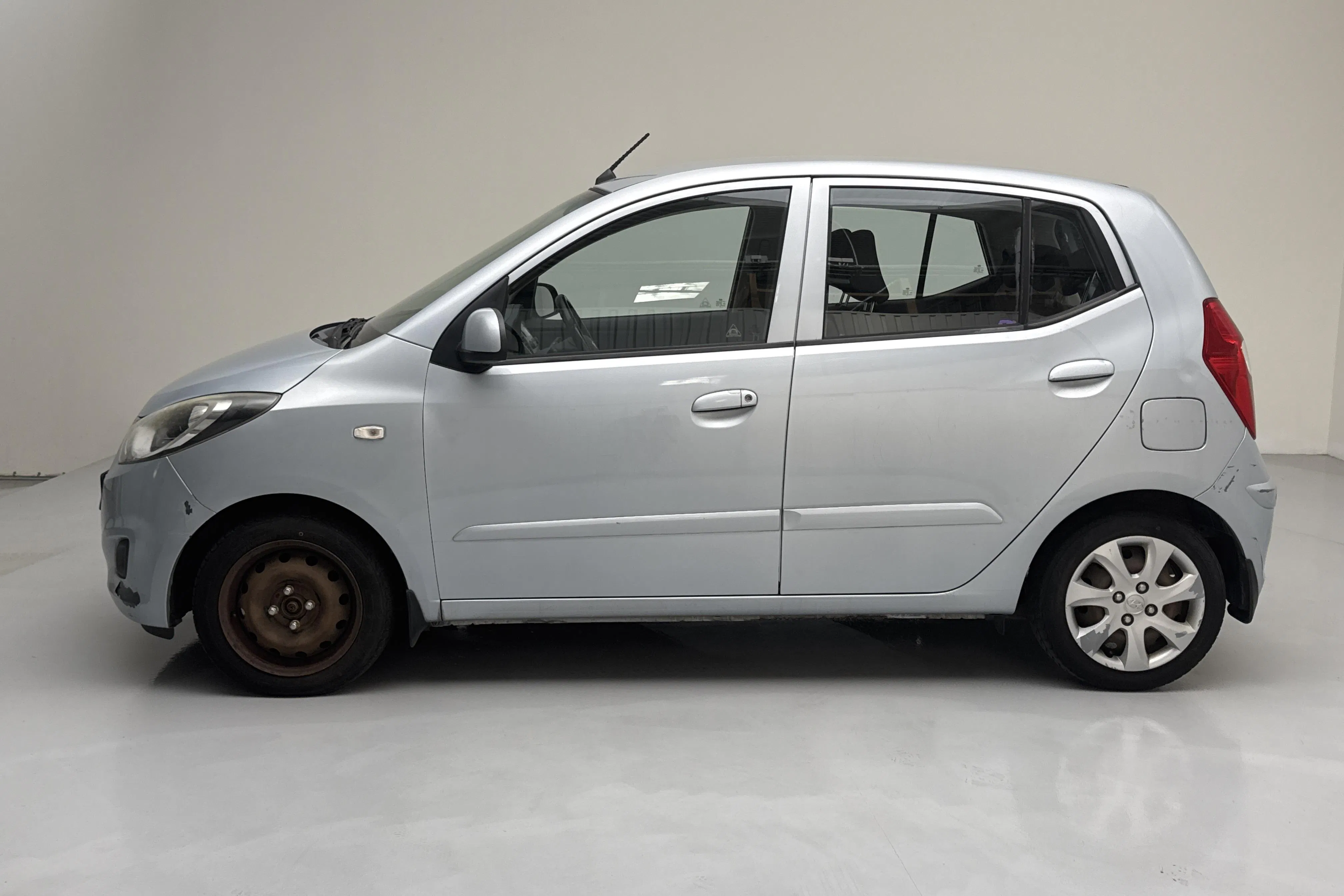 Presentation photo 2 of 11: Hyundai i10 1.1 (67hk) - 169 630 km - Manual - silver - 2012