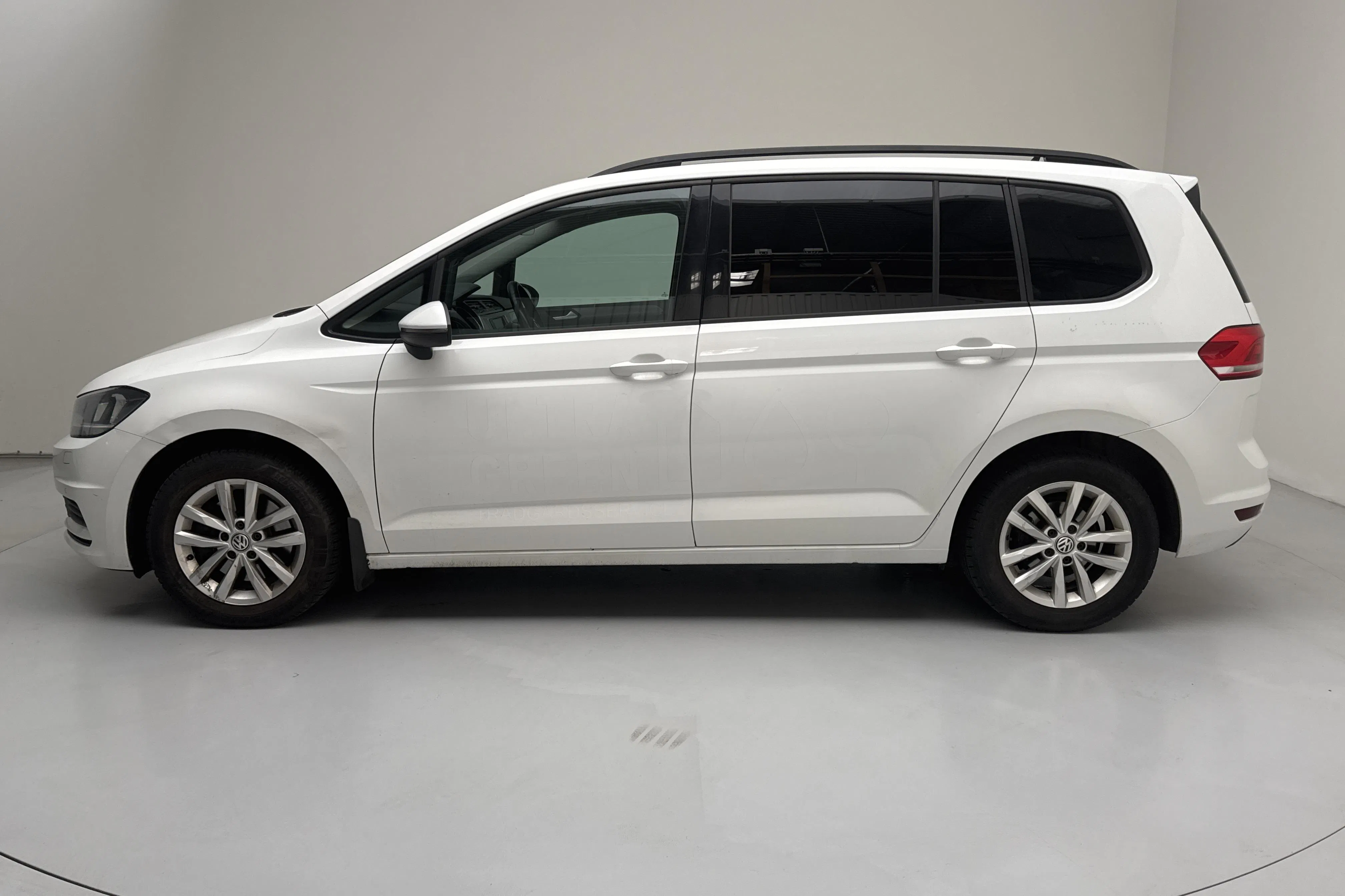 Presentation photo 2 of 17: VW Touran 1.6 TDI (115hk) - 250 330 km - Automatic - white - 2017