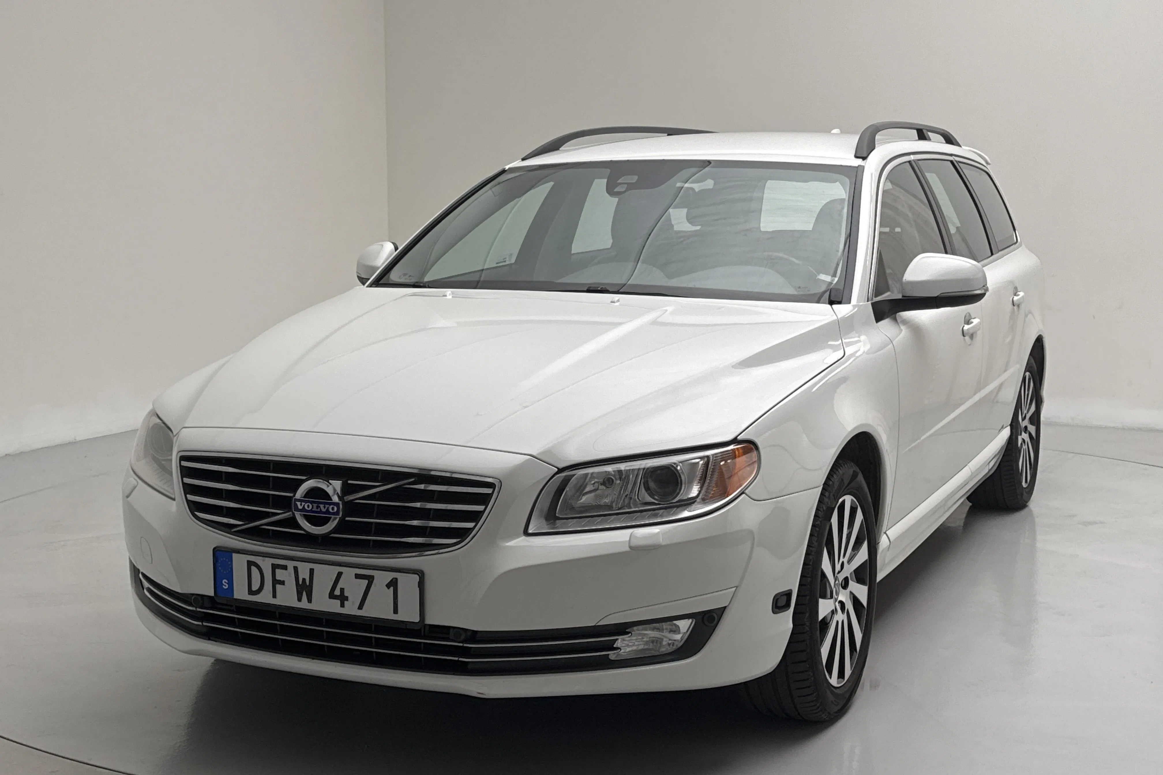 Presentationsfoto 1 av 13: Volvo V70 II 2.0 Bi-fuel (213hk) - 21 544 mil - Automat - vit - 2014